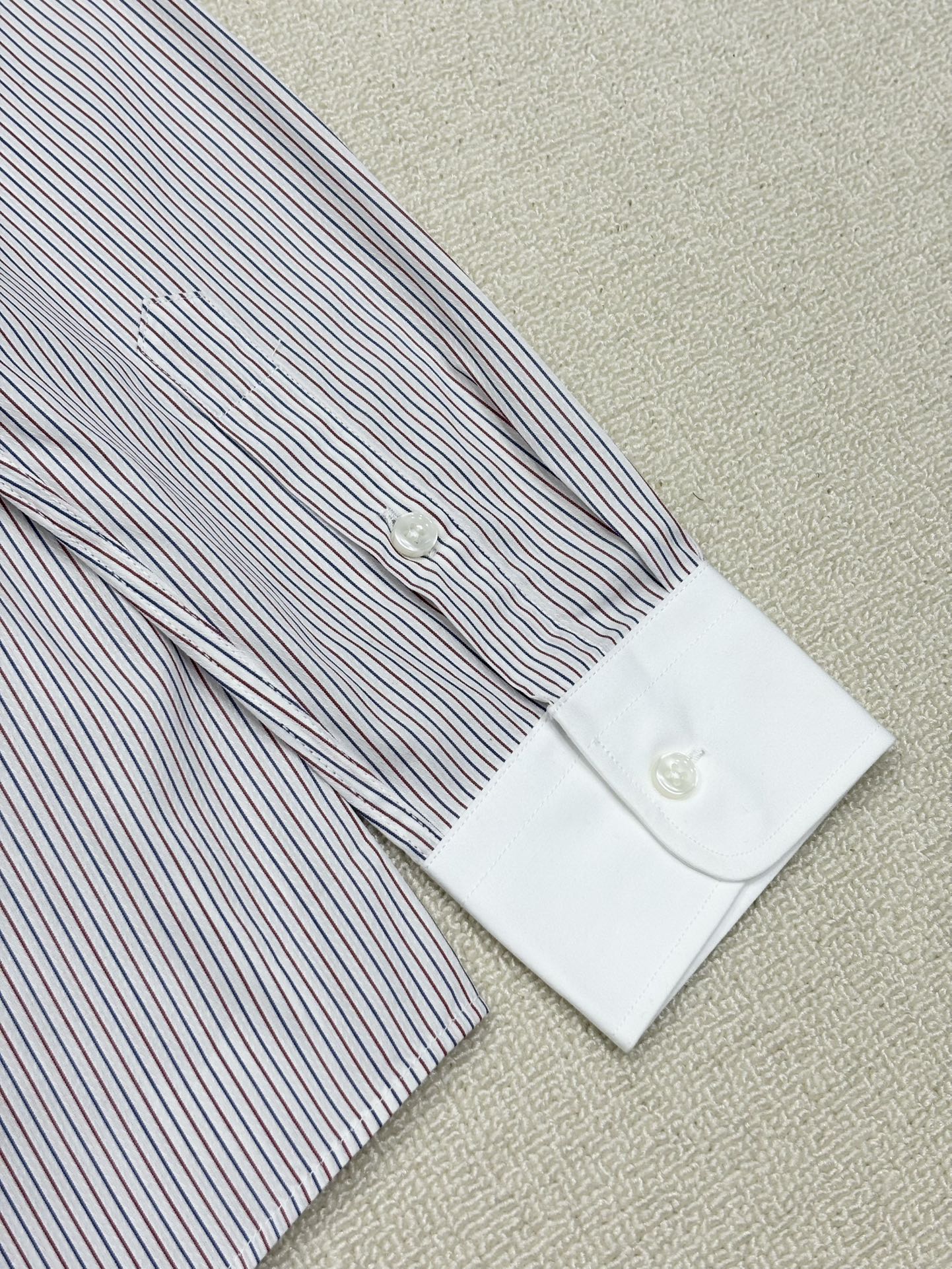 强势上新，新款不断！！！新款衬衫，高级面料高级做工，顶级品质！！！S一XXLS穿125左右m穿140左右