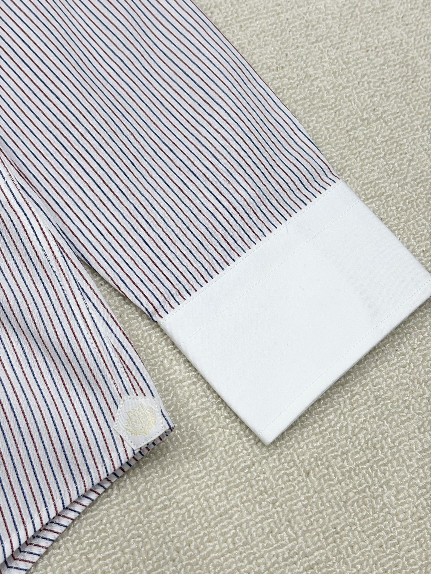 强势上新，新款不断！！！新款衬衫，高级面料高级做工，顶级品质！！！S一XXLS穿125左右m穿140左右