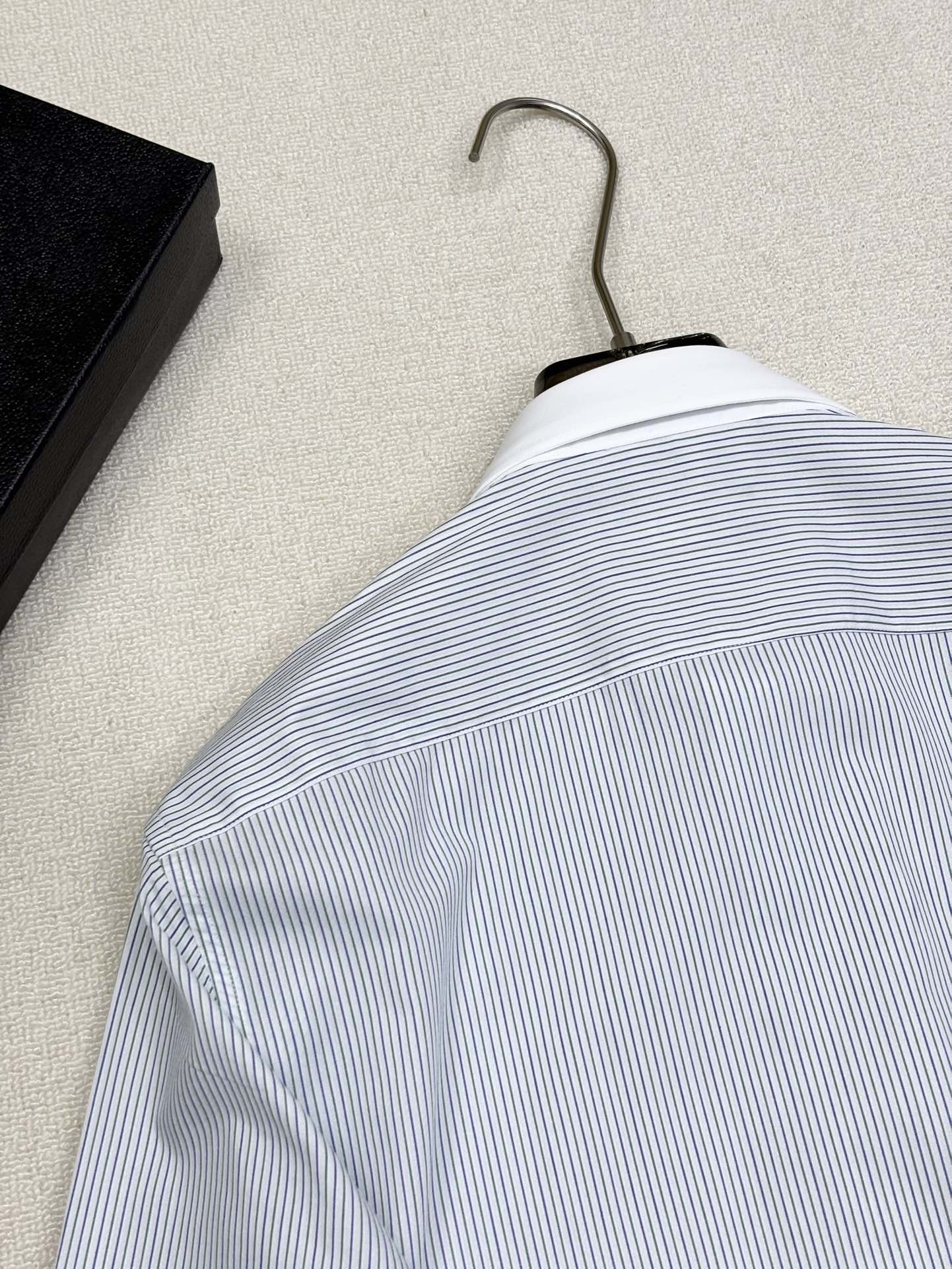 强势上新，新款不断！！！新款衬衫，高级面料高级做工，顶级品质！！！S一XXLS穿125左右m穿140左右