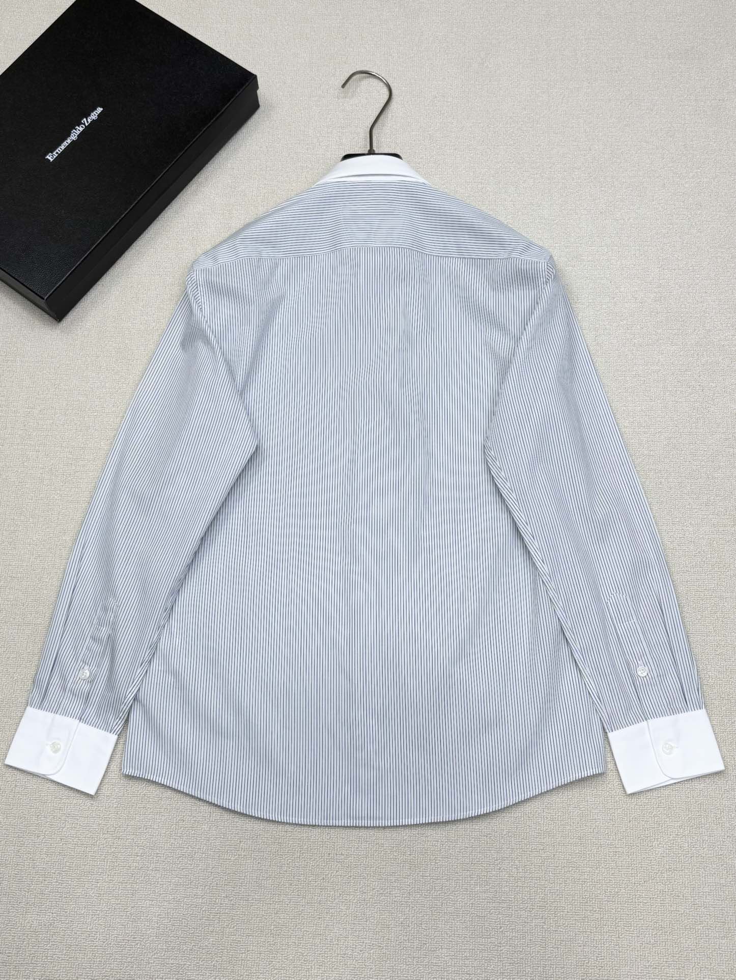 强势上新，新款不断！！！新款衬衫，高级面料高级做工，顶级品质！！！S一XXLS穿125左右m穿140左右