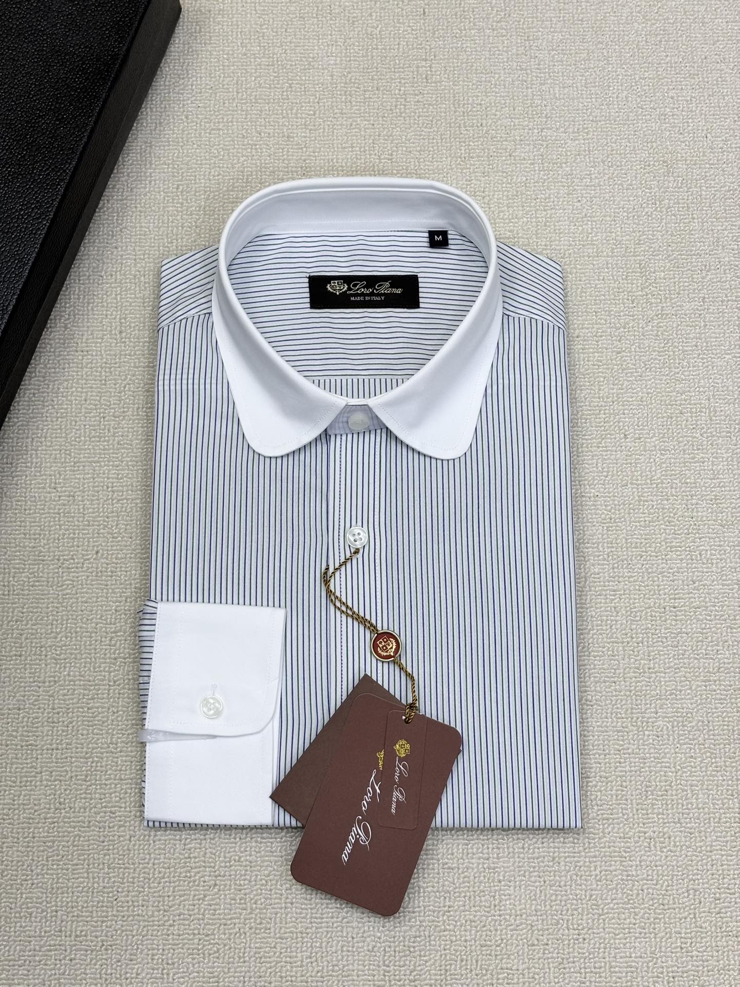 强势上新，新款不断！！！新款衬衫，高级面料高级做工，顶级品质！！！S一XXLS穿125左右m穿140左右