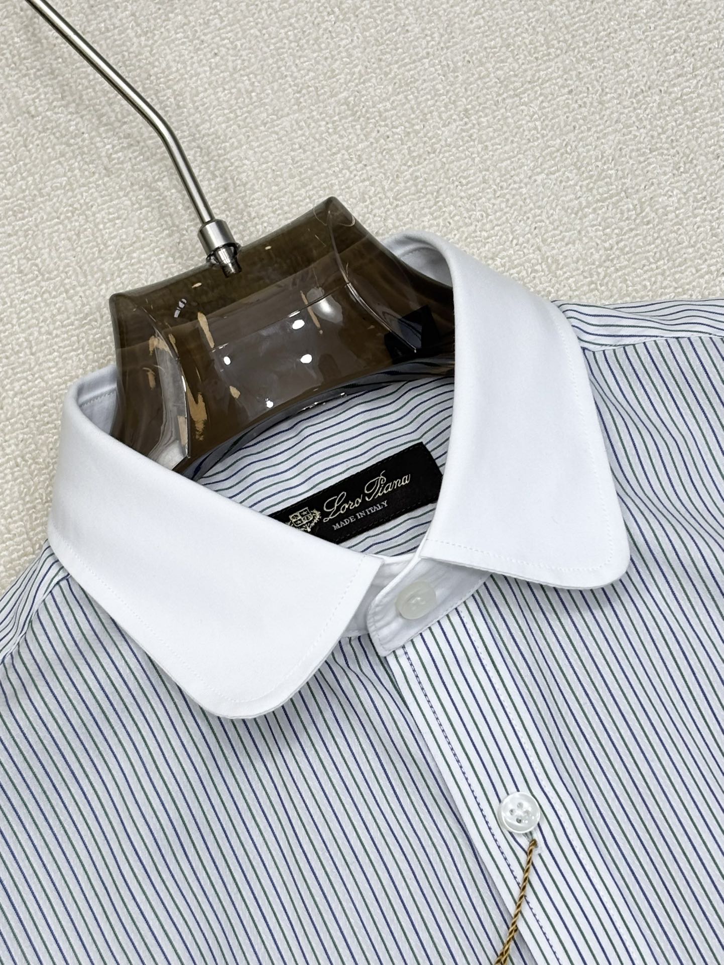 强势上新，新款不断！！！新款衬衫，高级面料高级做工，顶级品质！！！S一XXLS穿125左右m穿140左右