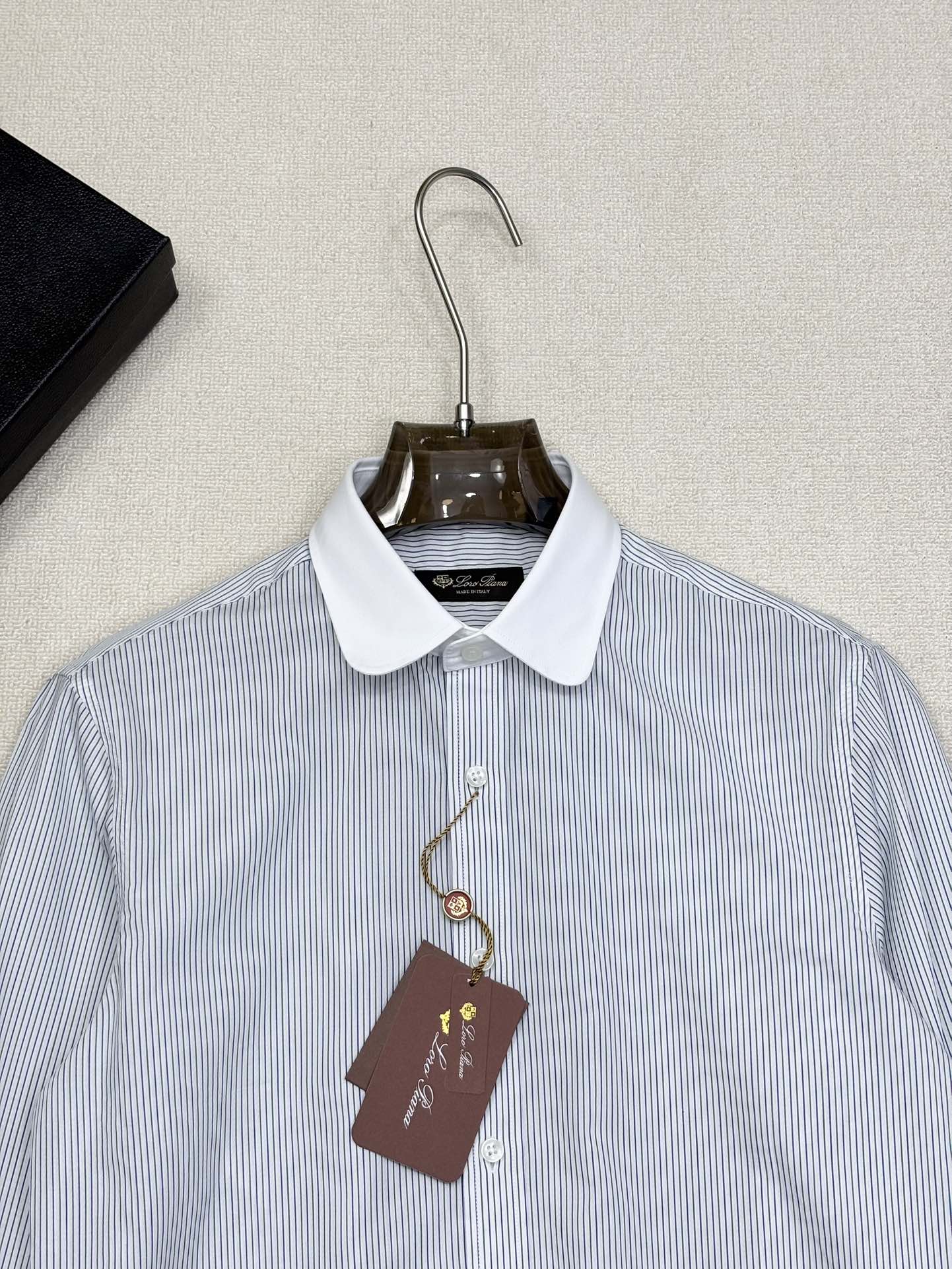 强势上新，新款不断！！！新款衬衫，高级面料高级做工，顶级品质！！！S一XXLS穿125左右m穿140左右