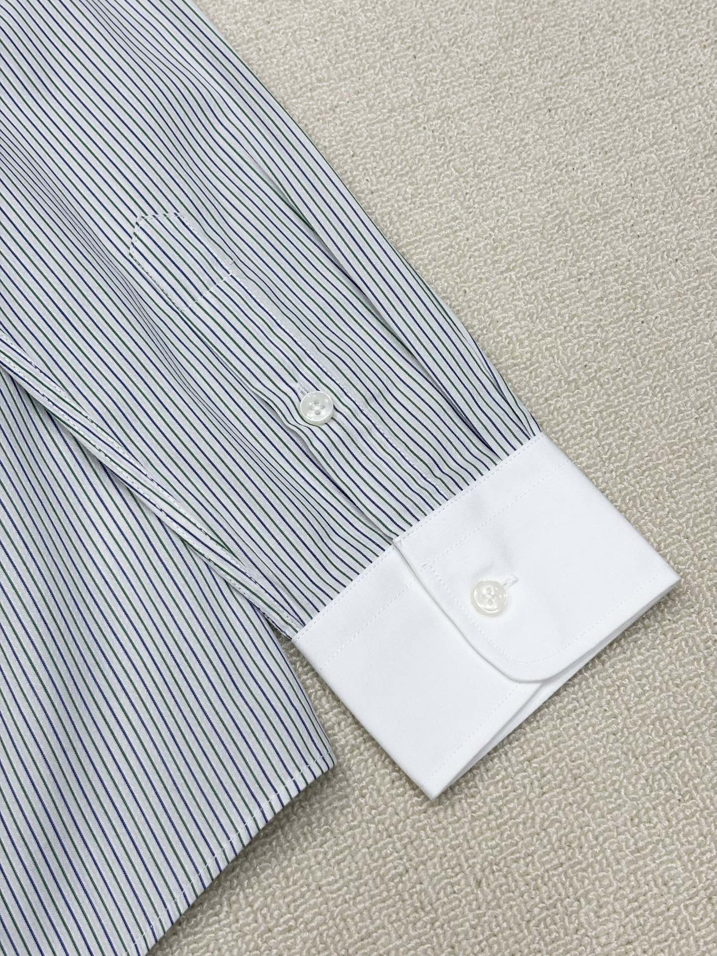 强势上新，新款不断！！！新款衬衫，高级面料高级做工，顶级品质！！！S一XXLS穿125左右m穿140左右