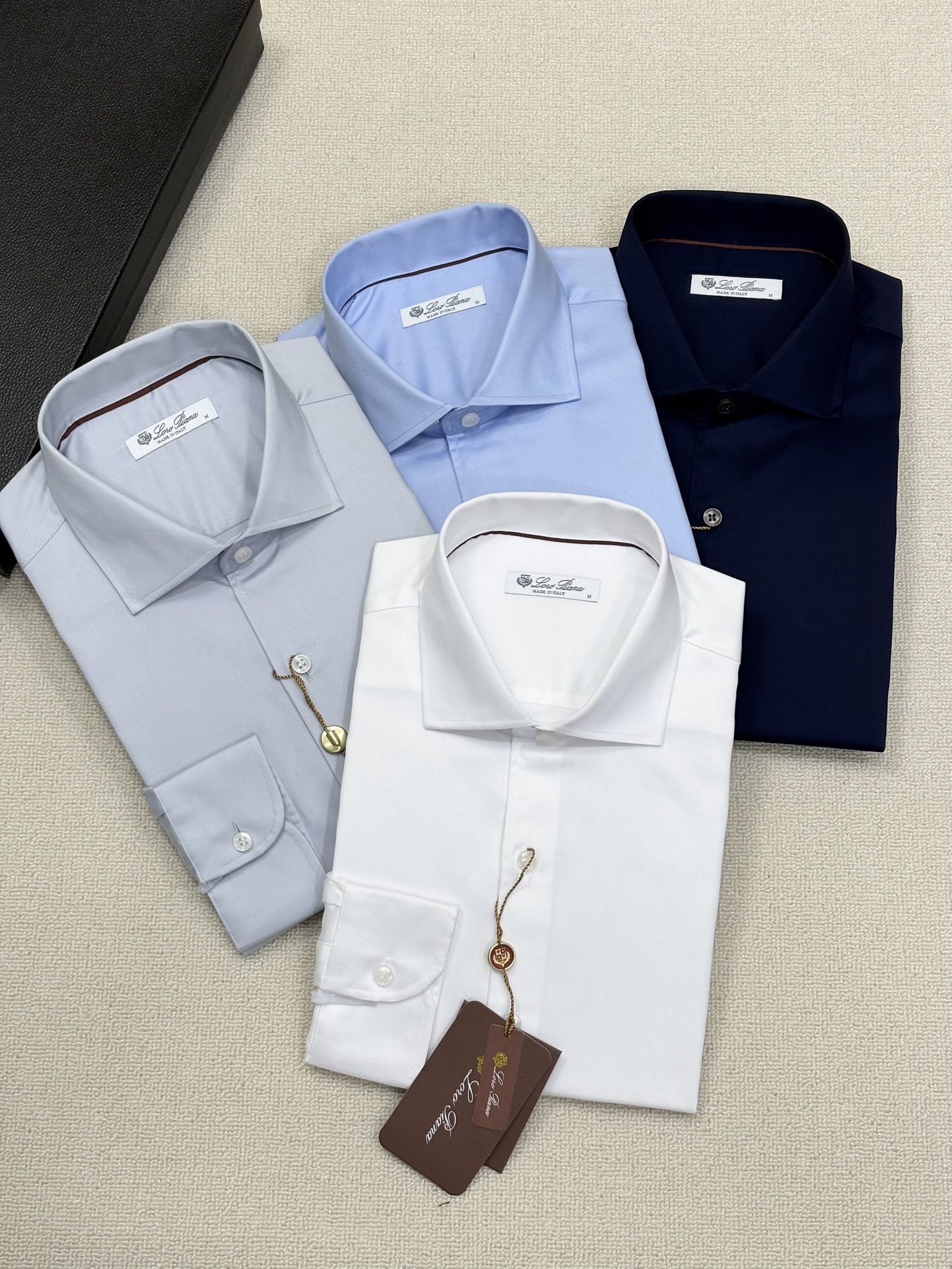 强势上新，新款不断！！！新款衬衫，高级面料高级做工，顶级品质！！！S一XXLS穿125左右m穿140左右