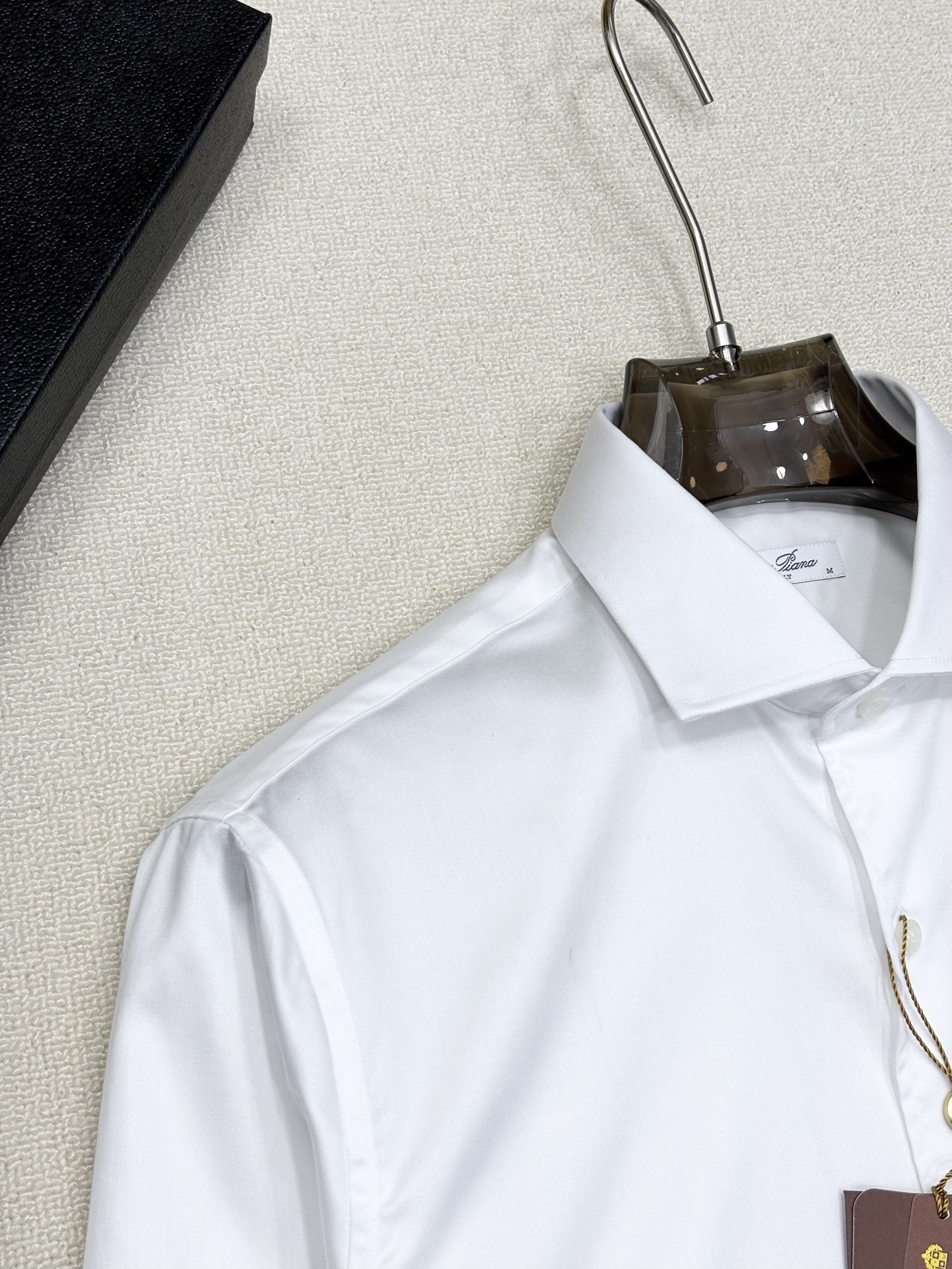 强势上新，新款不断！！！新款衬衫，高级面料高级做工，顶级品质！！！S一XXLS穿125左右m穿140左右