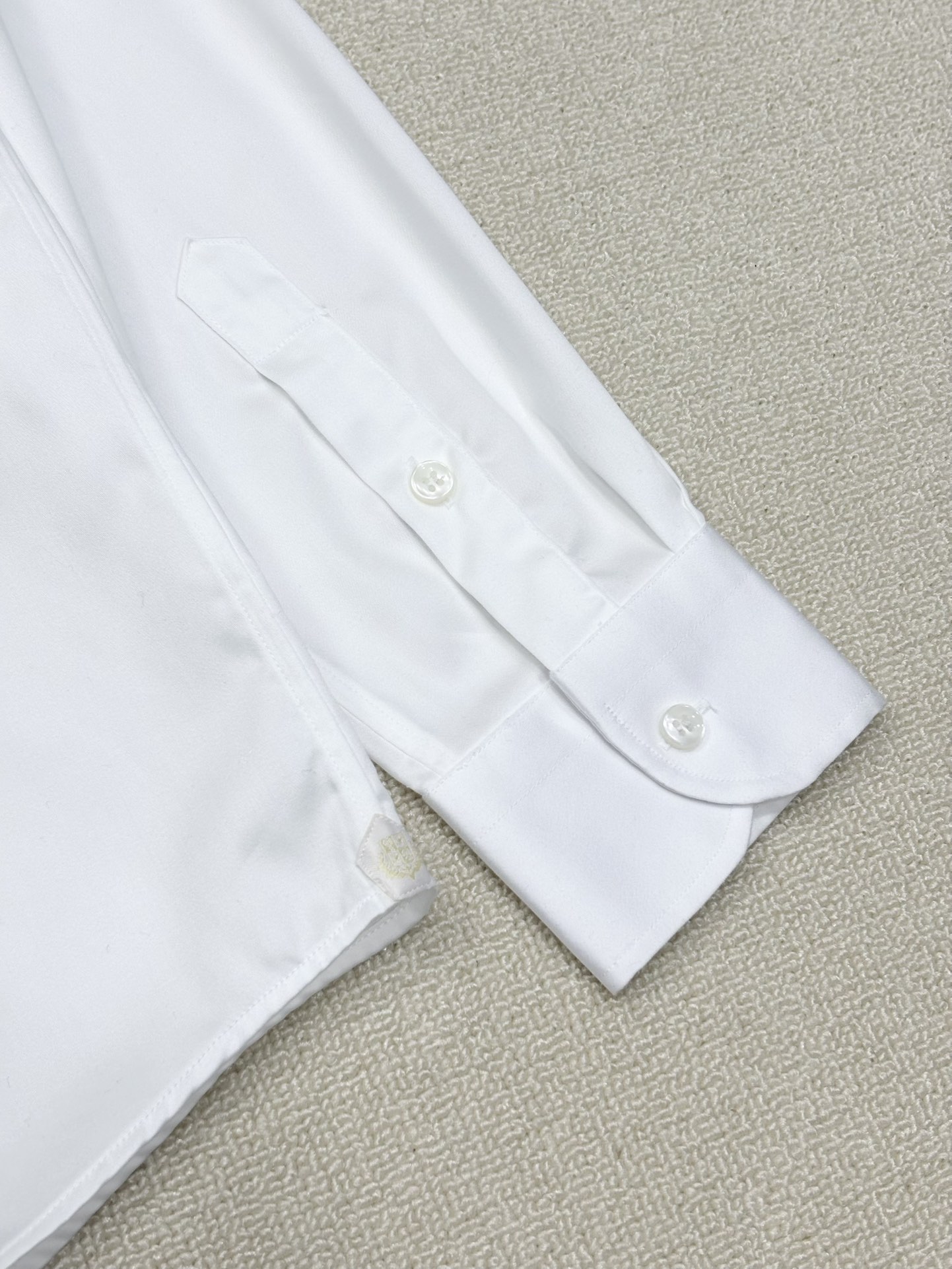 强势上新，新款不断！！！新款衬衫，高级面料高级做工，顶级品质！！！S一XXLS穿125左右m穿140左右