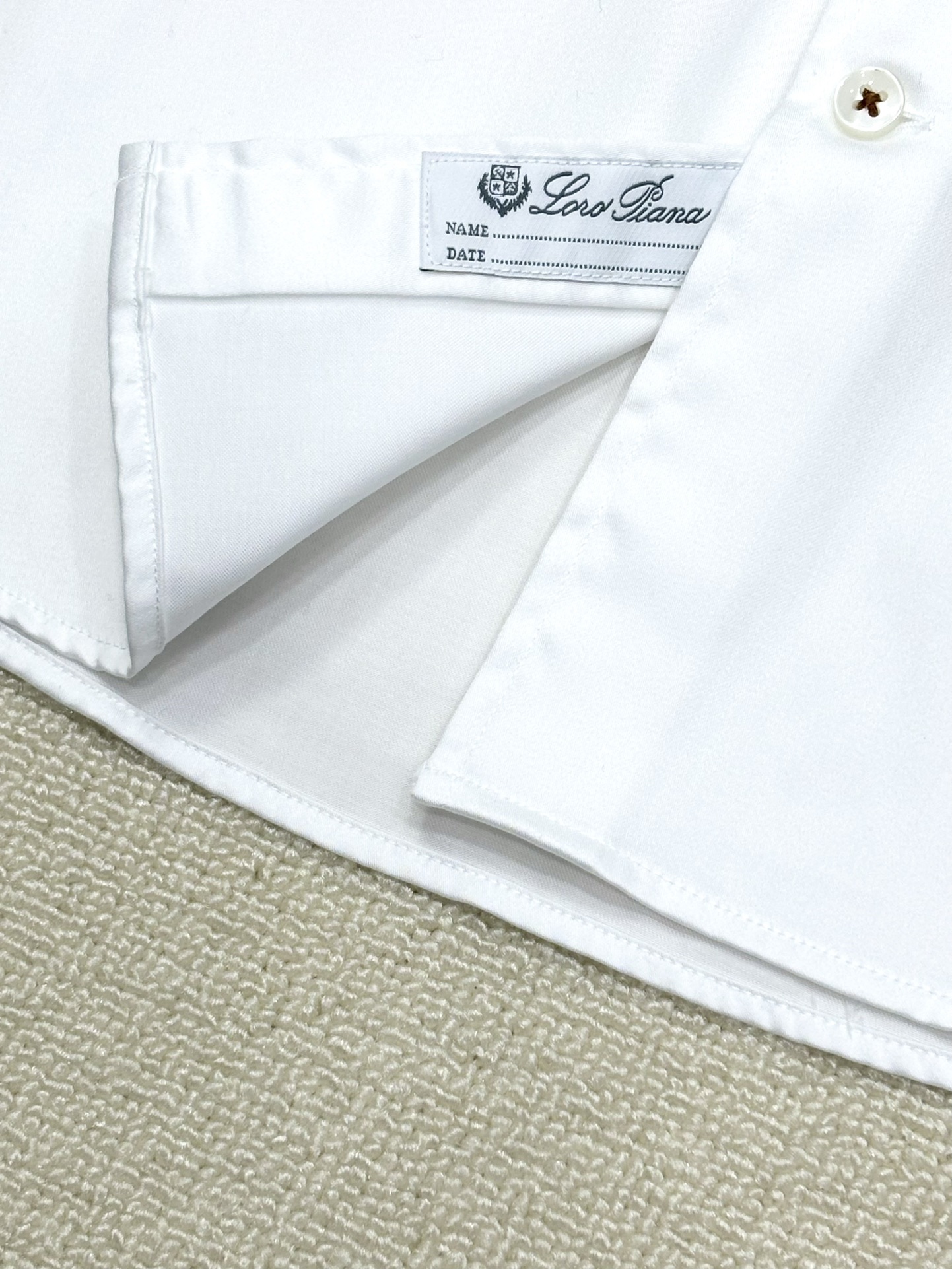 强势上新，新款不断！！！新款衬衫，高级面料高级做工，顶级品质！！！S一XXLS穿125左右m穿140左右