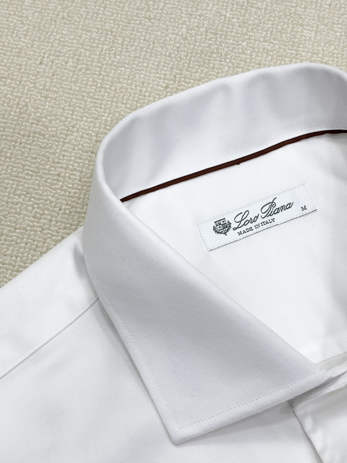 强势上新，新款不断！！！新款衬衫，高级面料高级做工，顶级品质！！！S一XXLS穿125左右m穿140左右