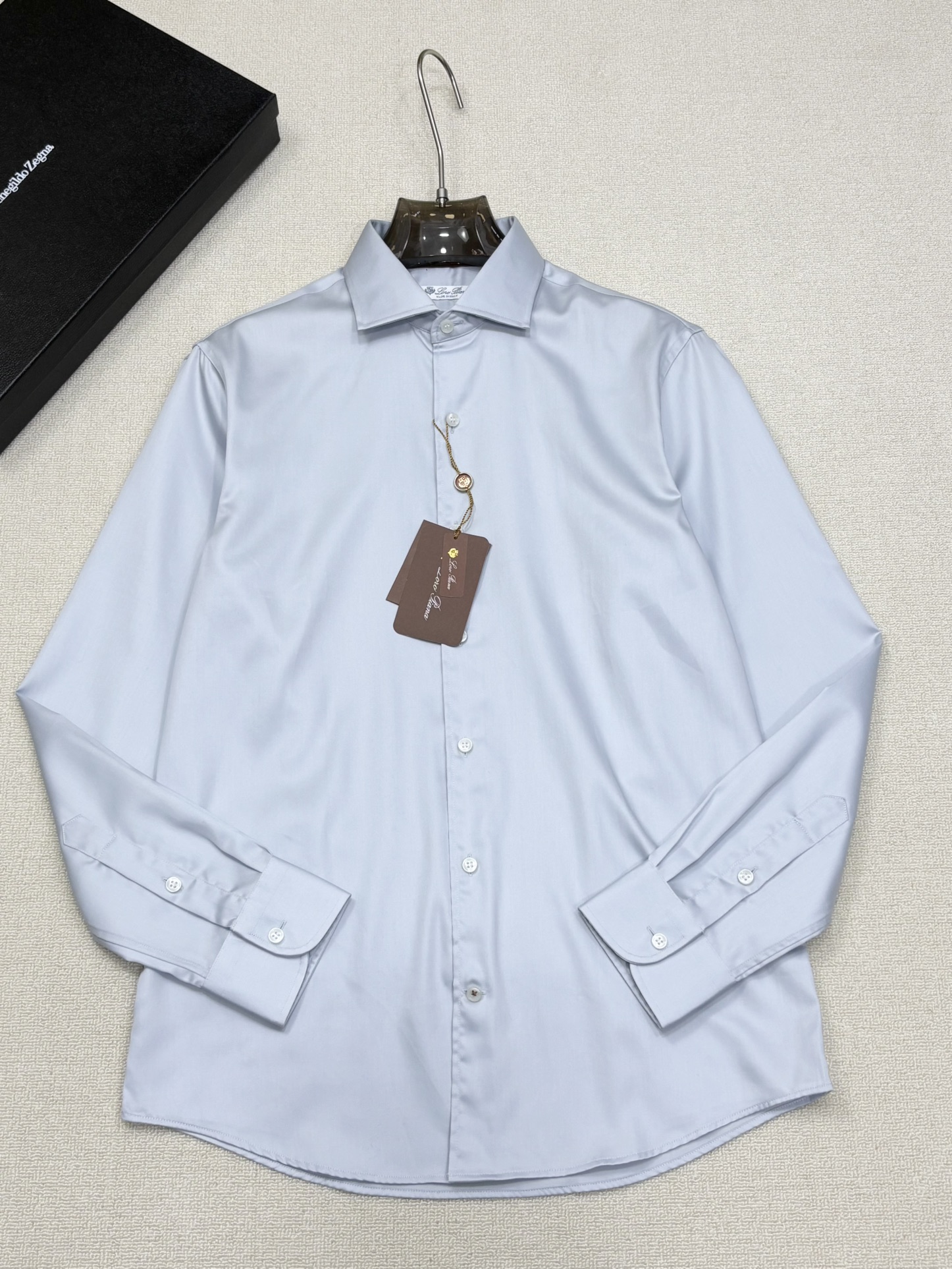 强势上新，新款不断！！！新款衬衫，高级面料高级做工，顶级品质！！！S一XXLS穿125左右m穿140左右