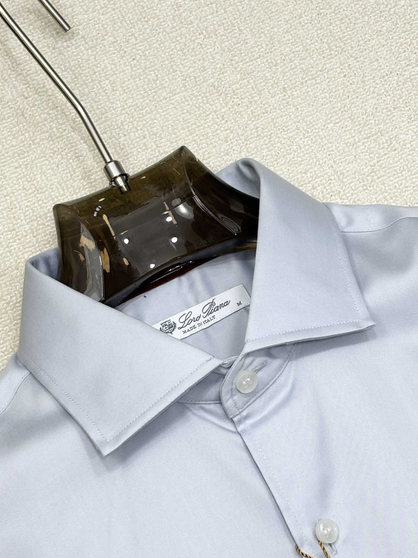 强势上新，新款不断！！！新款衬衫，高级面料高级做工，顶级品质！！！S一XXLS穿125左右m穿140左右