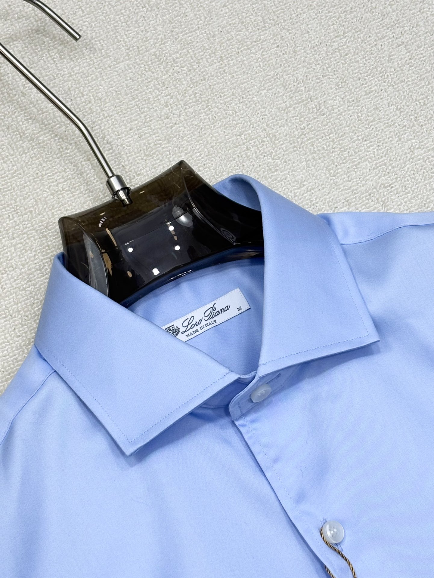 强势上新，新款不断！！！新款衬衫，高级面料高级做工，顶级品质！！！S一XXLS穿125左右m穿140左右