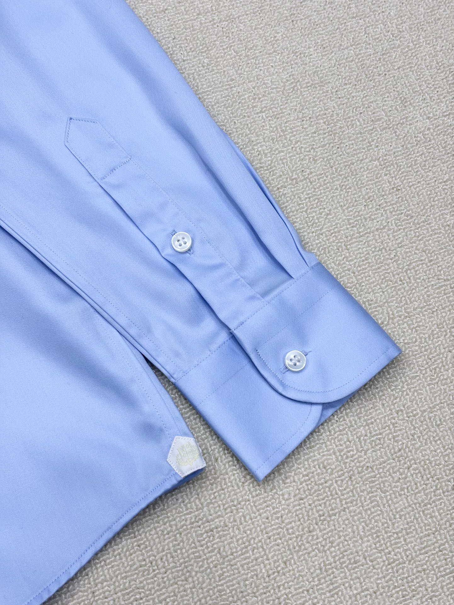 强势上新，新款不断！！！新款衬衫，高级面料高级做工，顶级品质！！！S一XXLS穿125左右m穿140左右