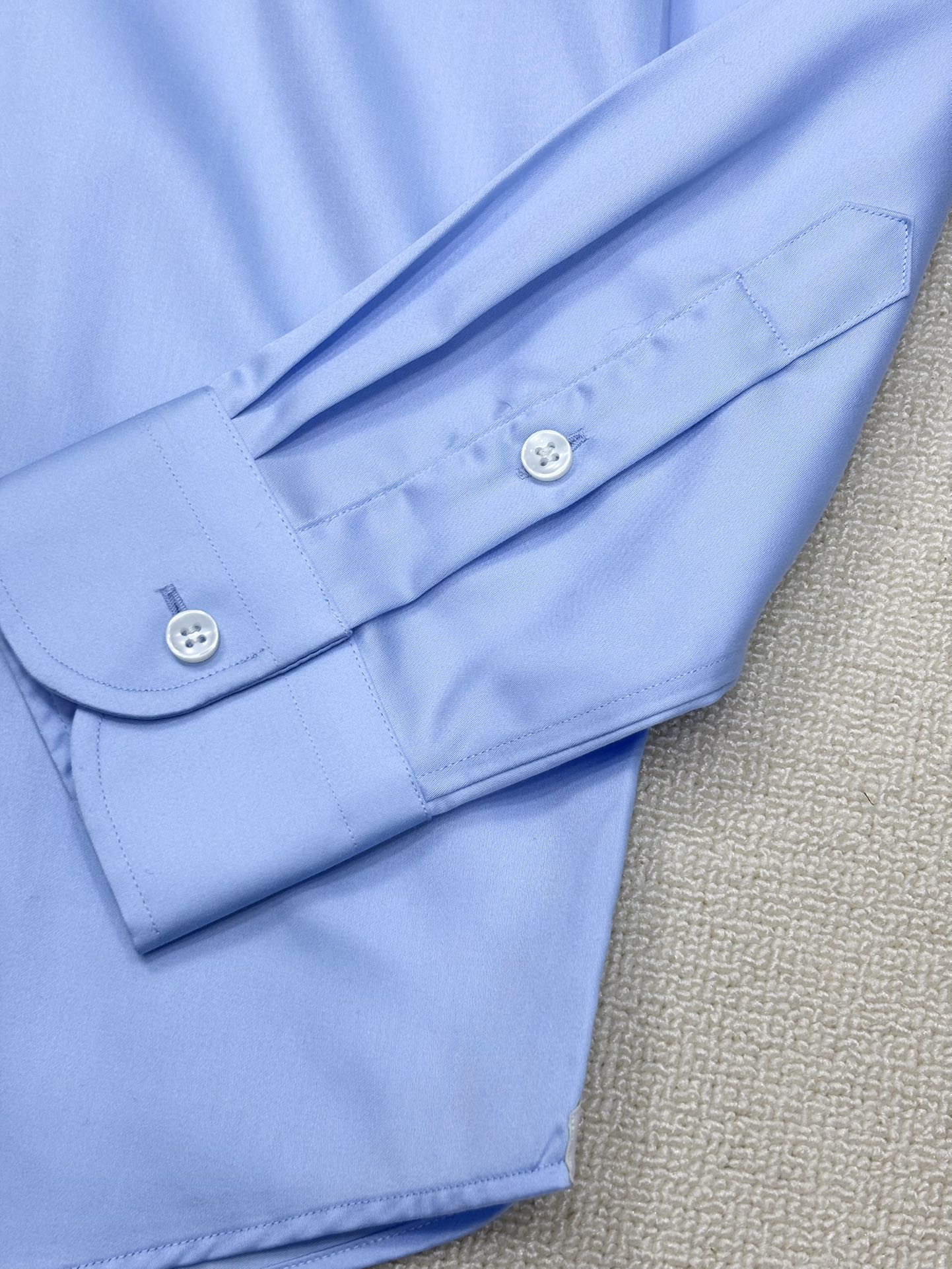 强势上新，新款不断！！！新款衬衫，高级面料高级做工，顶级品质！！！S一XXLS穿125左右m穿140左右