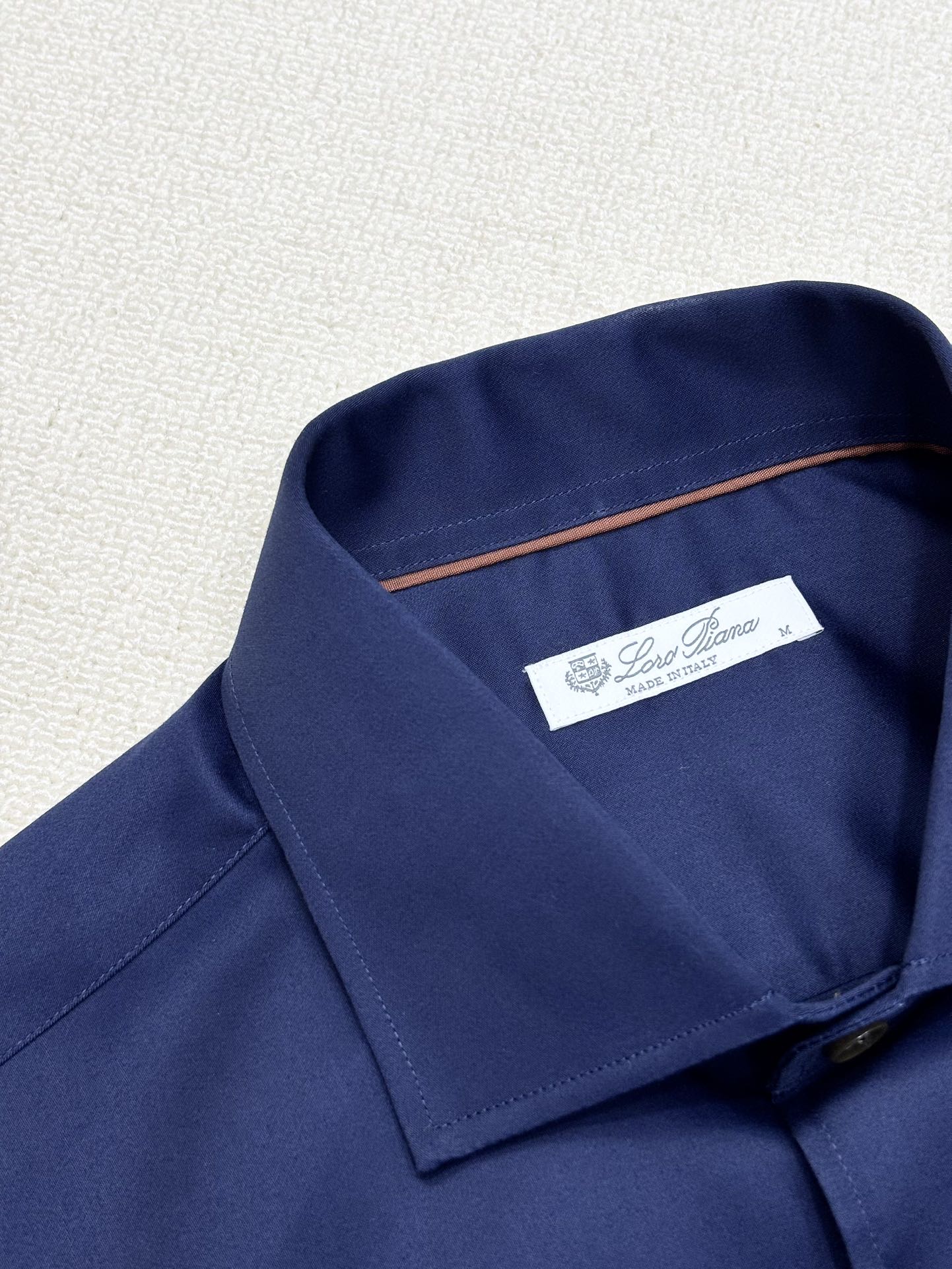 强势上新，新款不断！！！新款衬衫，高级面料高级做工，顶级品质！！！S一XXLS穿125左右m穿140左右