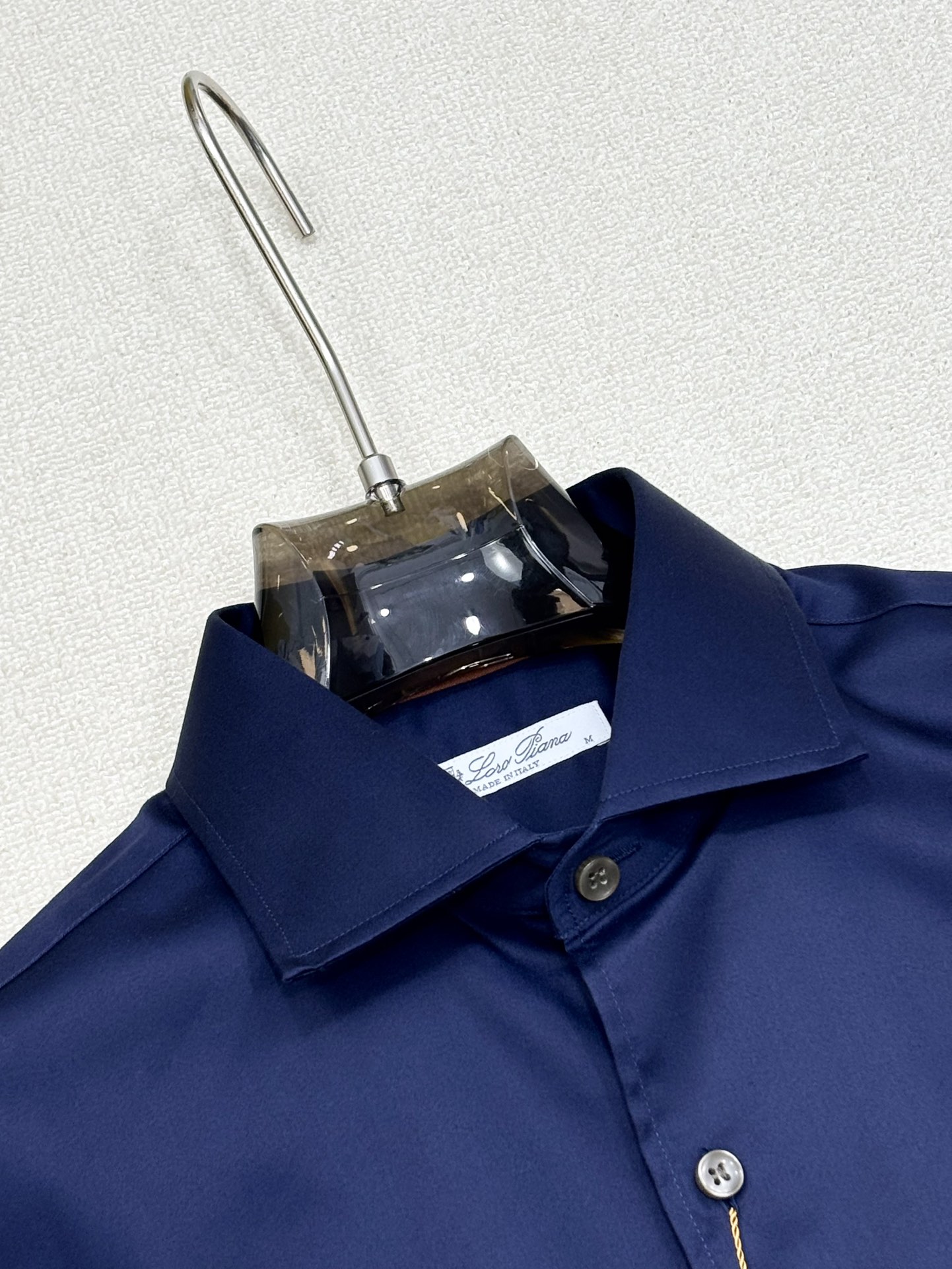 强势上新，新款不断！！！新款衬衫，高级面料高级做工，顶级品质！！！S一XXLS穿125左右m穿140左右