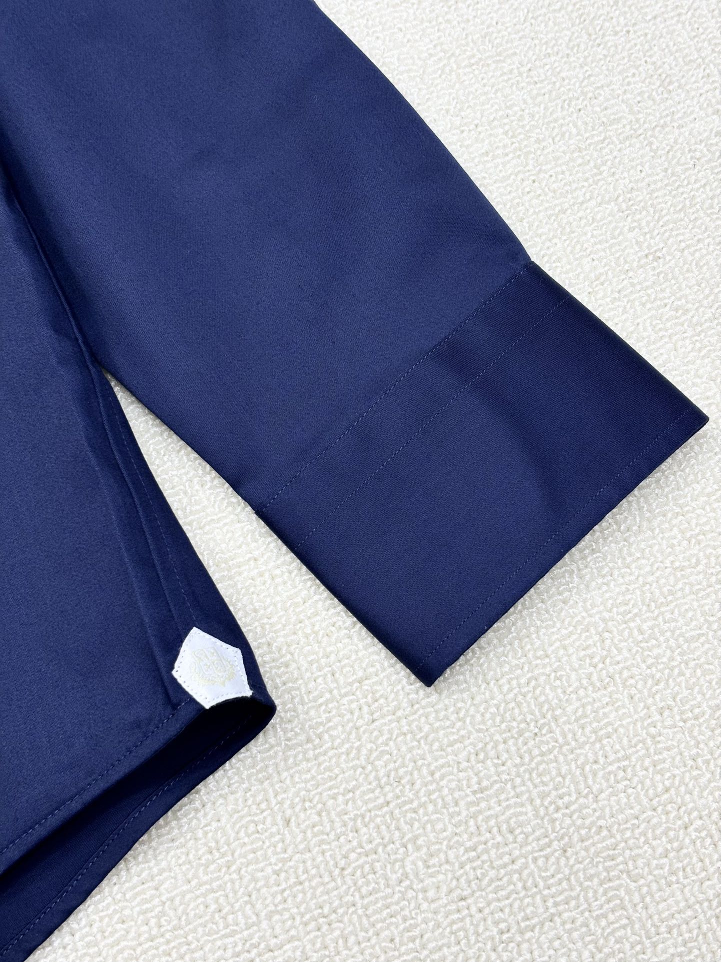 强势上新，新款不断！！！新款衬衫，高级面料高级做工，顶级品质！！！S一XXLS穿125左右m穿140左右