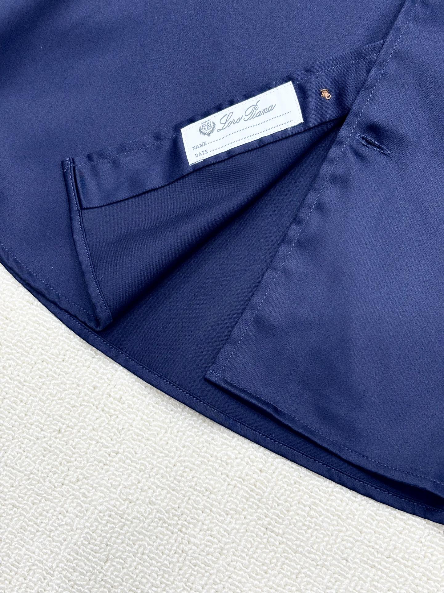 强势上新，新款不断！！！新款衬衫，高级面料高级做工，顶级品质！！！S一XXLS穿125左右m穿140左右