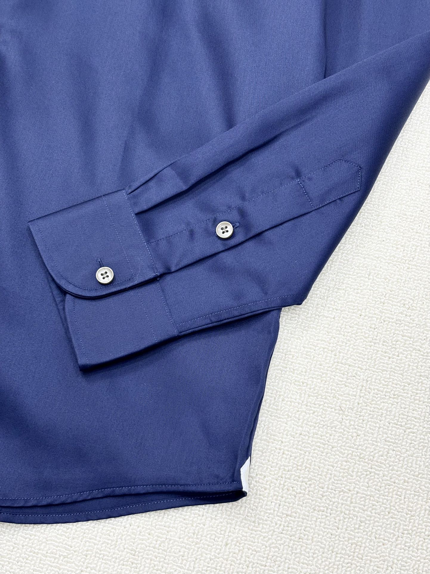 强势上新，新款不断！！！新款衬衫，高级面料高级做工，顶级品质！！！S一XXLS穿125左右m穿140左右