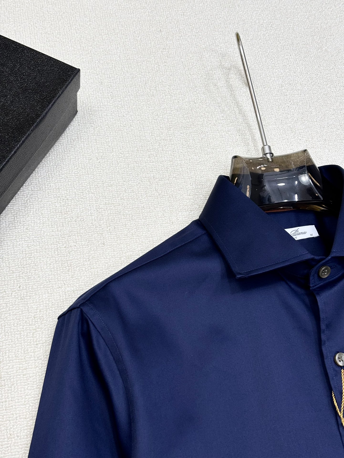 强势上新，新款不断！！！新款衬衫，高级面料高级做工，顶级品质！！！S一XXLS穿125左右m穿140左右