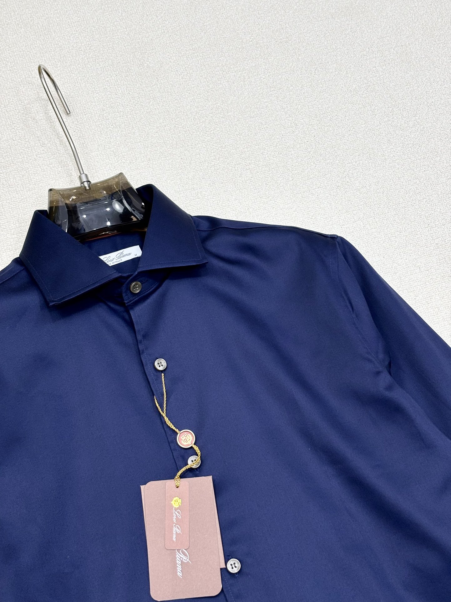 强势上新，新款不断！！！新款衬衫，高级面料高级做工，顶级品质！！！S一XXLS穿125左右m穿140左右