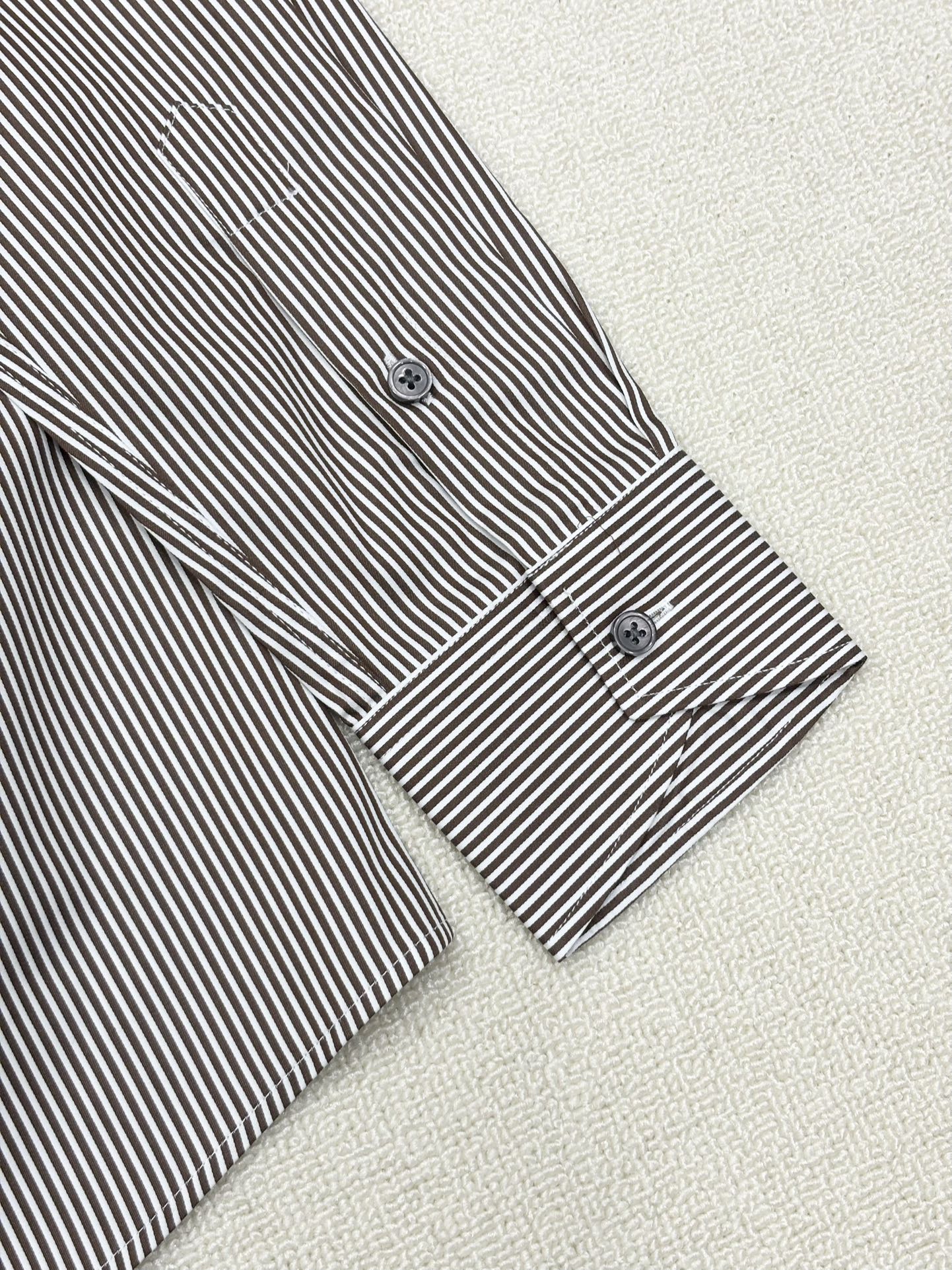 强势上新，新款不断！！！新款衬衫，高级面料高级做工，顶级品质！！！S一XXLS穿125左右m穿140左右