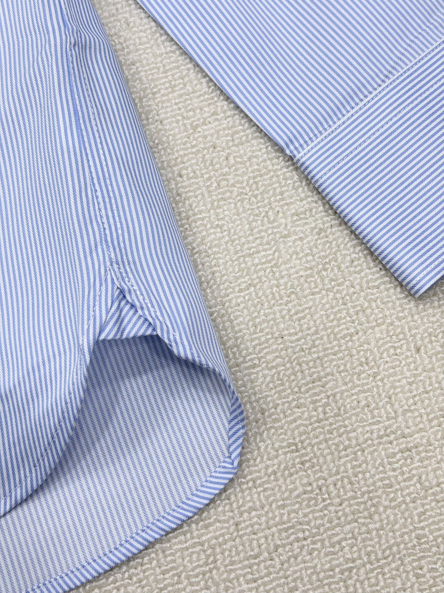 强势上新，新款不断！！！新款衬衫，高级面料高级做工，顶级品质！！！S一XXLS穿125左右m穿140左右