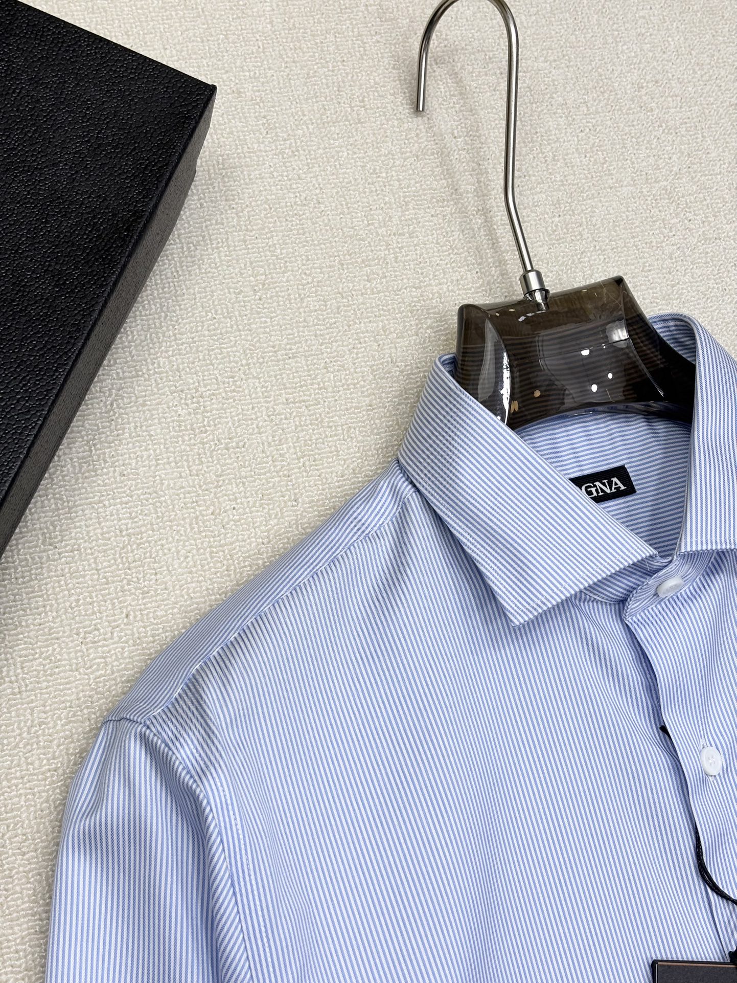 强势上新，新款不断！！！新款衬衫，高级面料高级做工，顶级品质！！！S一XXLS穿125左右m穿140左右