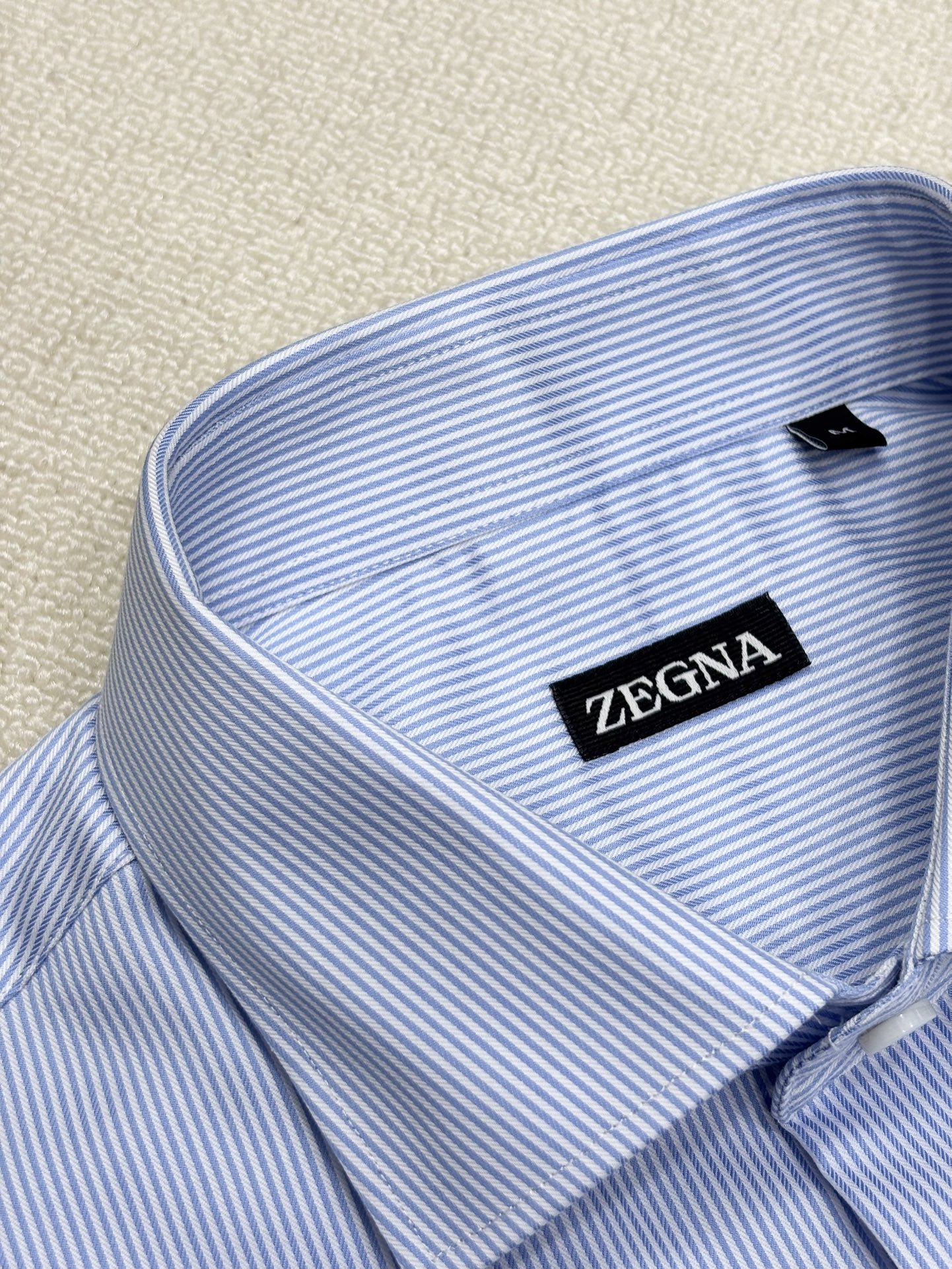 强势上新，新款不断！！！新款衬衫，高级面料高级做工，顶级品质！！！S一XXLS穿125左右m穿140左右