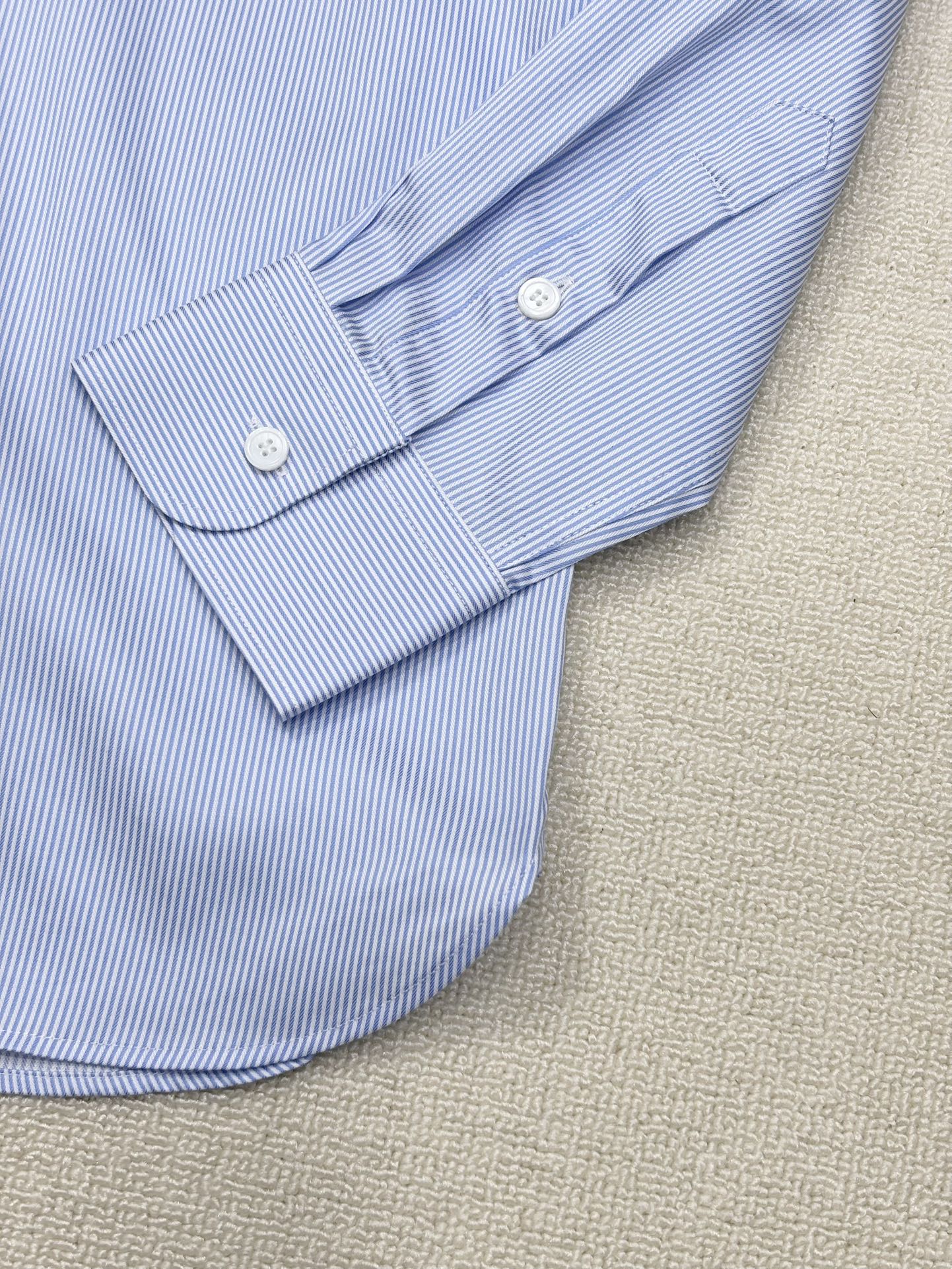 强势上新，新款不断！！！新款衬衫，高级面料高级做工，顶级品质！！！S一XXLS穿125左右m穿140左右