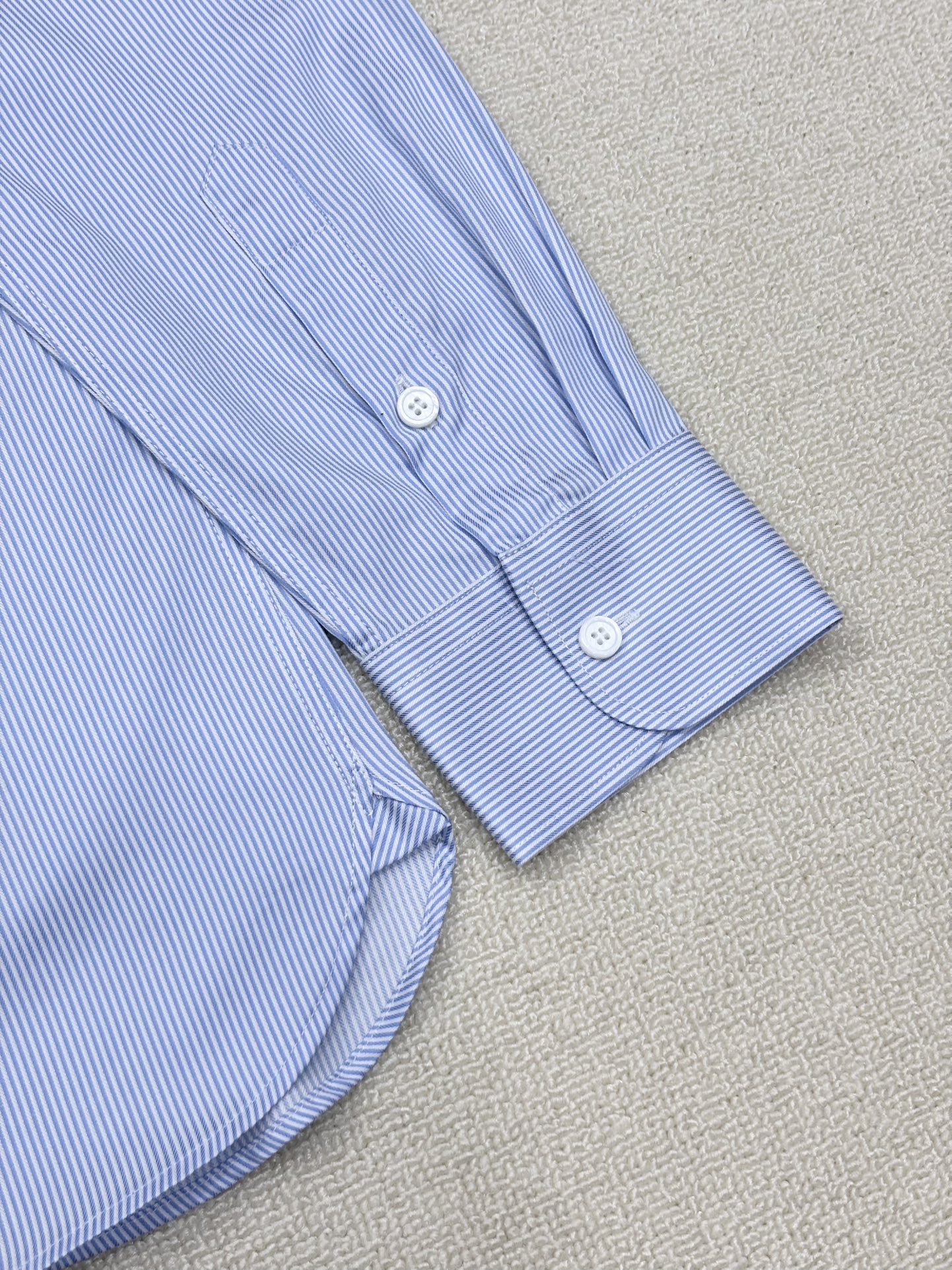 强势上新，新款不断！！！新款衬衫，高级面料高级做工，顶级品质！！！S一XXLS穿125左右m穿140左右