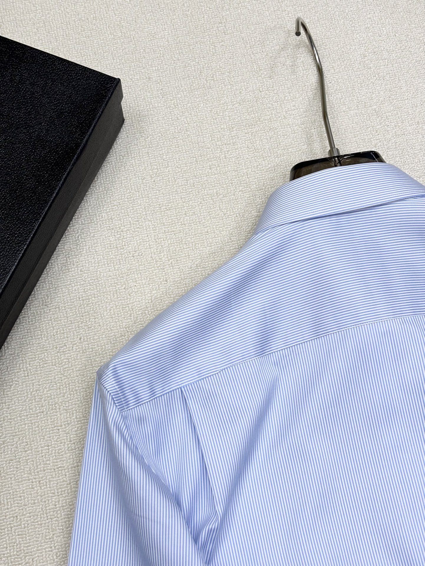 强势上新，新款不断！！！新款衬衫，高级面料高级做工，顶级品质！！！S一XXLS穿125左右m穿140左右