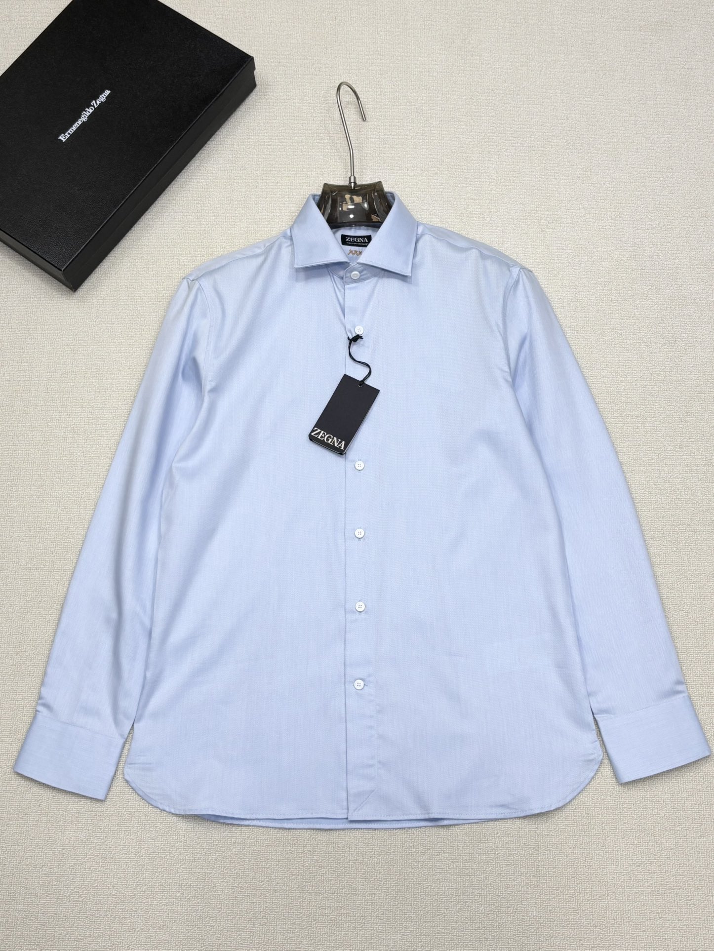 强势上新，新款不断！！！新款衬衫，高级面料高级做工，顶级品质！！！S一XXLS穿125左右m穿140左右