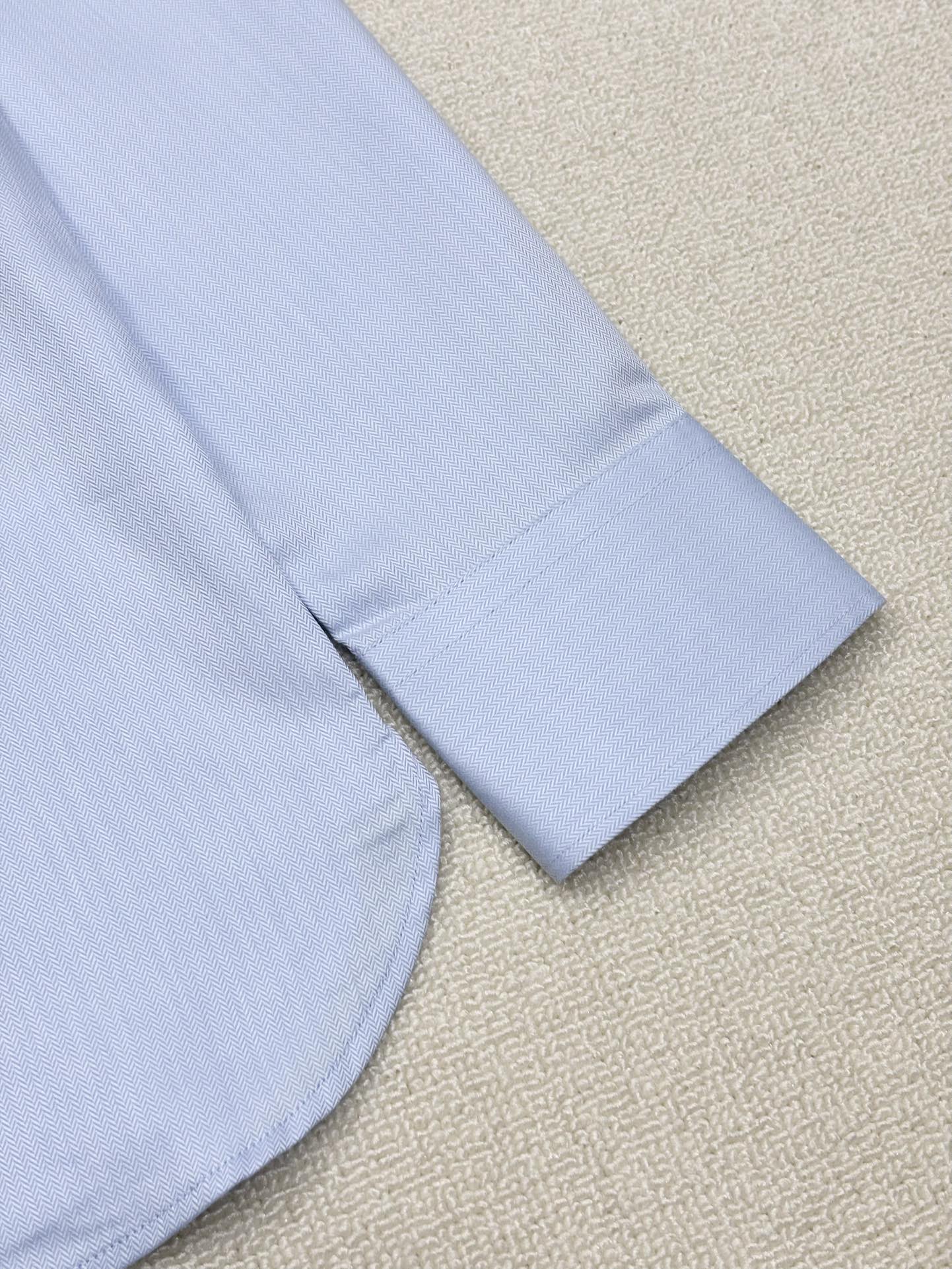 强势上新，新款不断！！！新款衬衫，高级面料高级做工，顶级品质！！！S一XXLS穿125左右m穿140左右