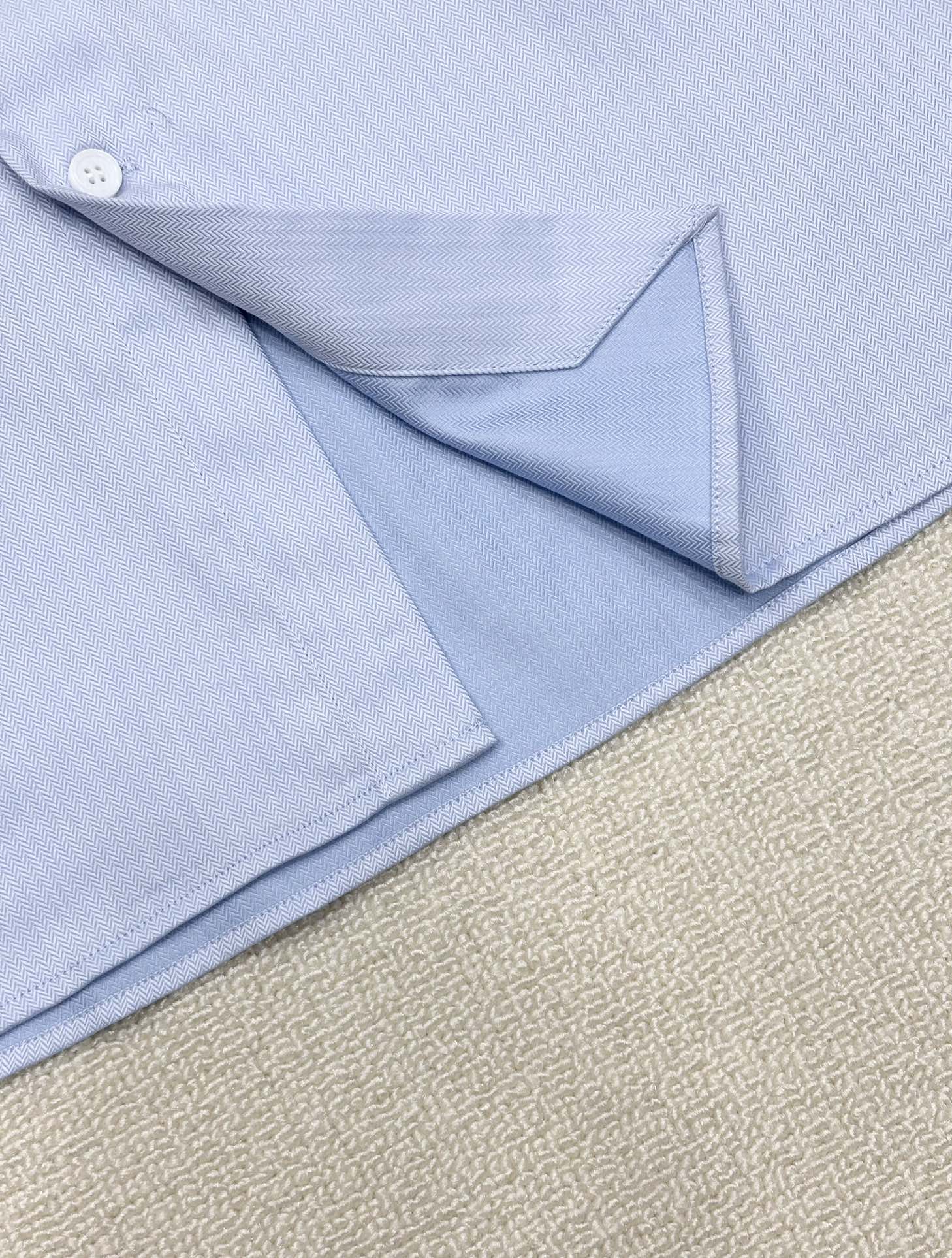 强势上新，新款不断！！！新款衬衫，高级面料高级做工，顶级品质！！！S一XXLS穿125左右m穿140左右