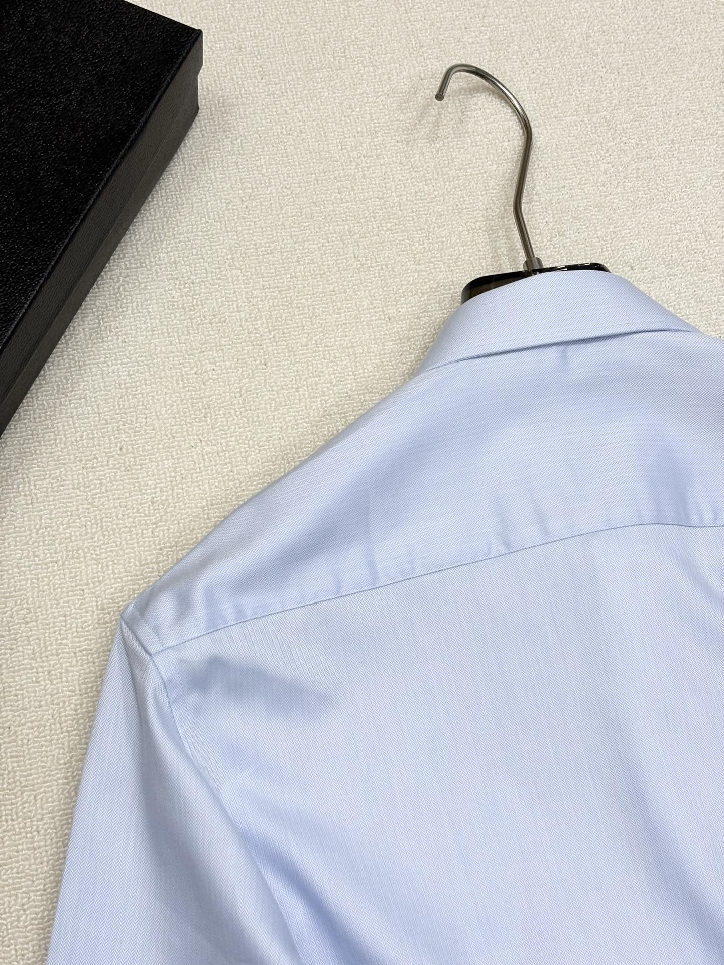 强势上新，新款不断！！！新款衬衫，高级面料高级做工，顶级品质！！！S一XXLS穿125左右m穿140左右