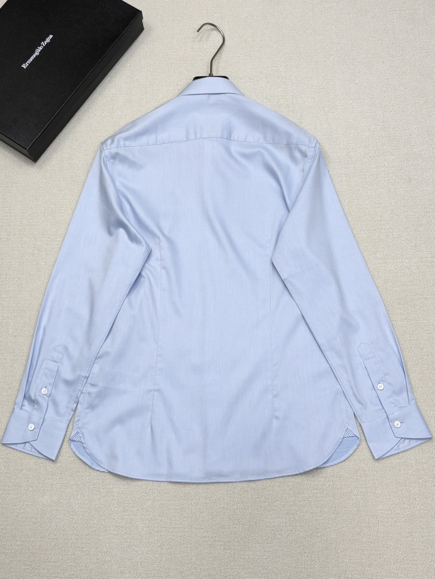 强势上新，新款不断！！！新款衬衫，高级面料高级做工，顶级品质！！！S一XXLS穿125左右m穿140左右