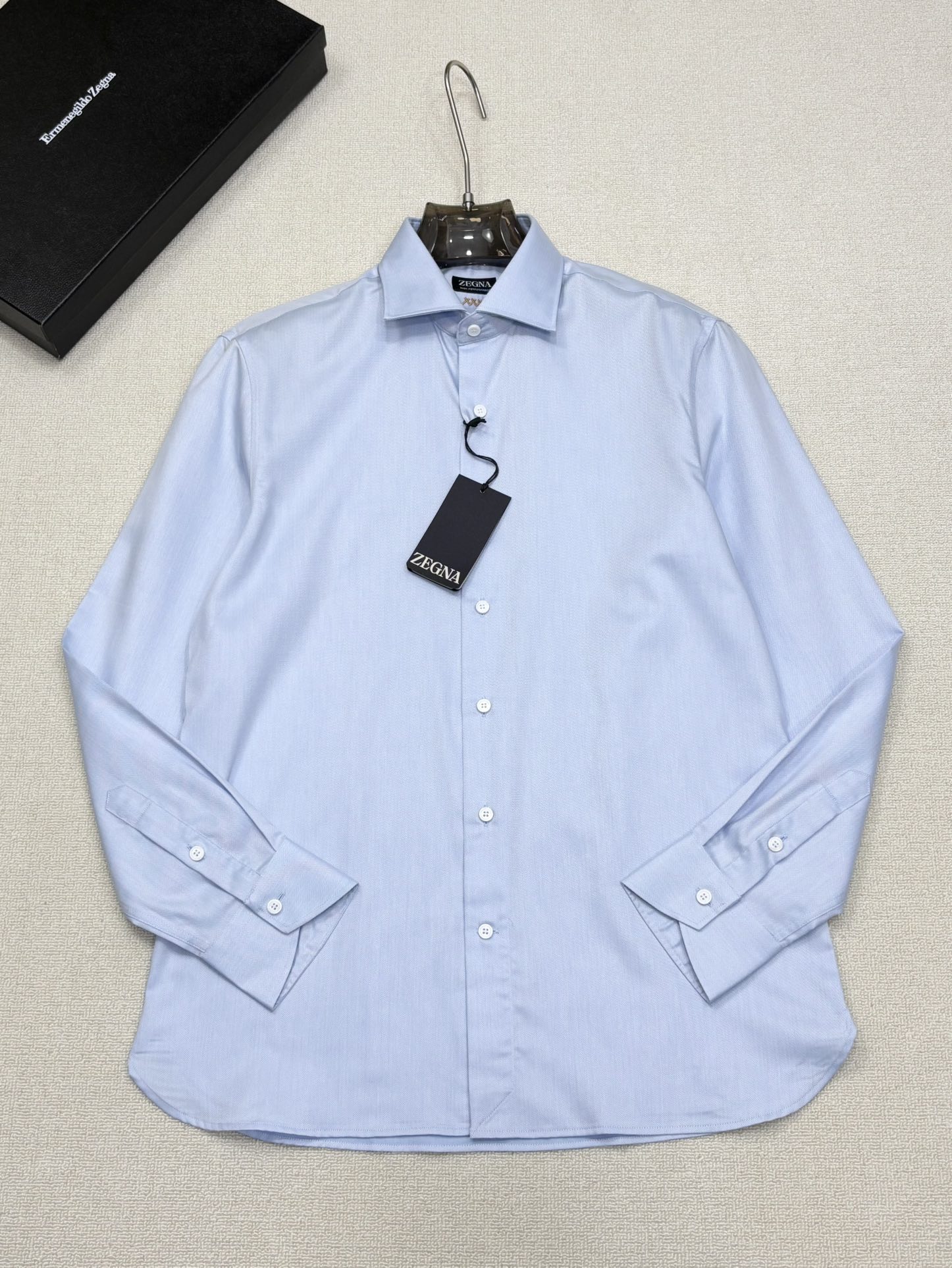 强势上新，新款不断！！！新款衬衫，高级面料高级做工，顶级品质！！！S一XXLS穿125左右m穿140左右