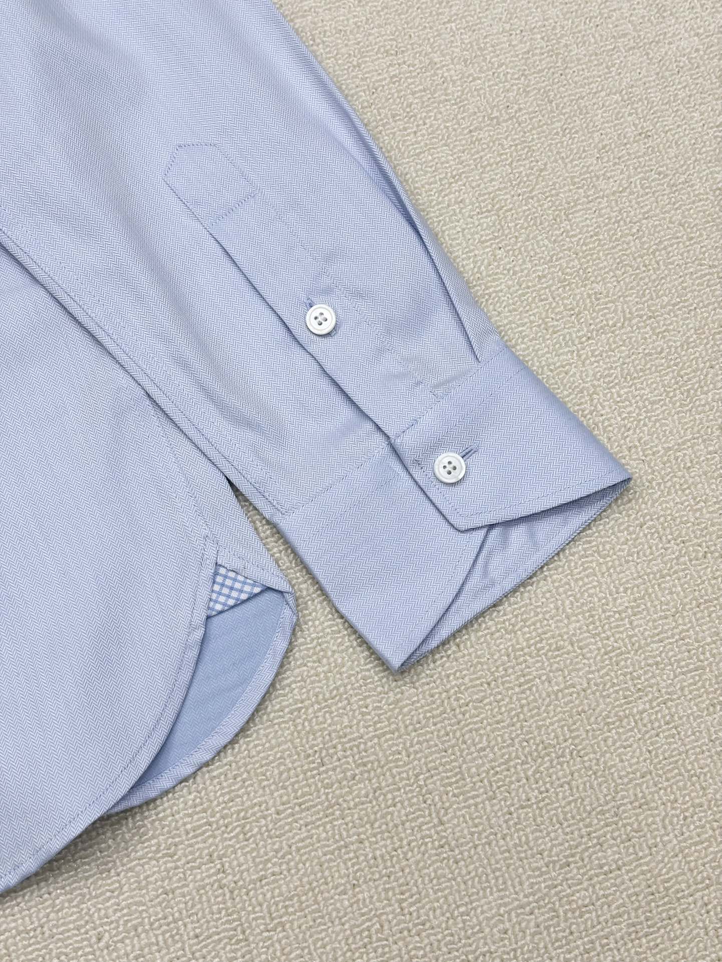 强势上新，新款不断！！！新款衬衫，高级面料高级做工，顶级品质！！！S一XXLS穿125左右m穿140左右