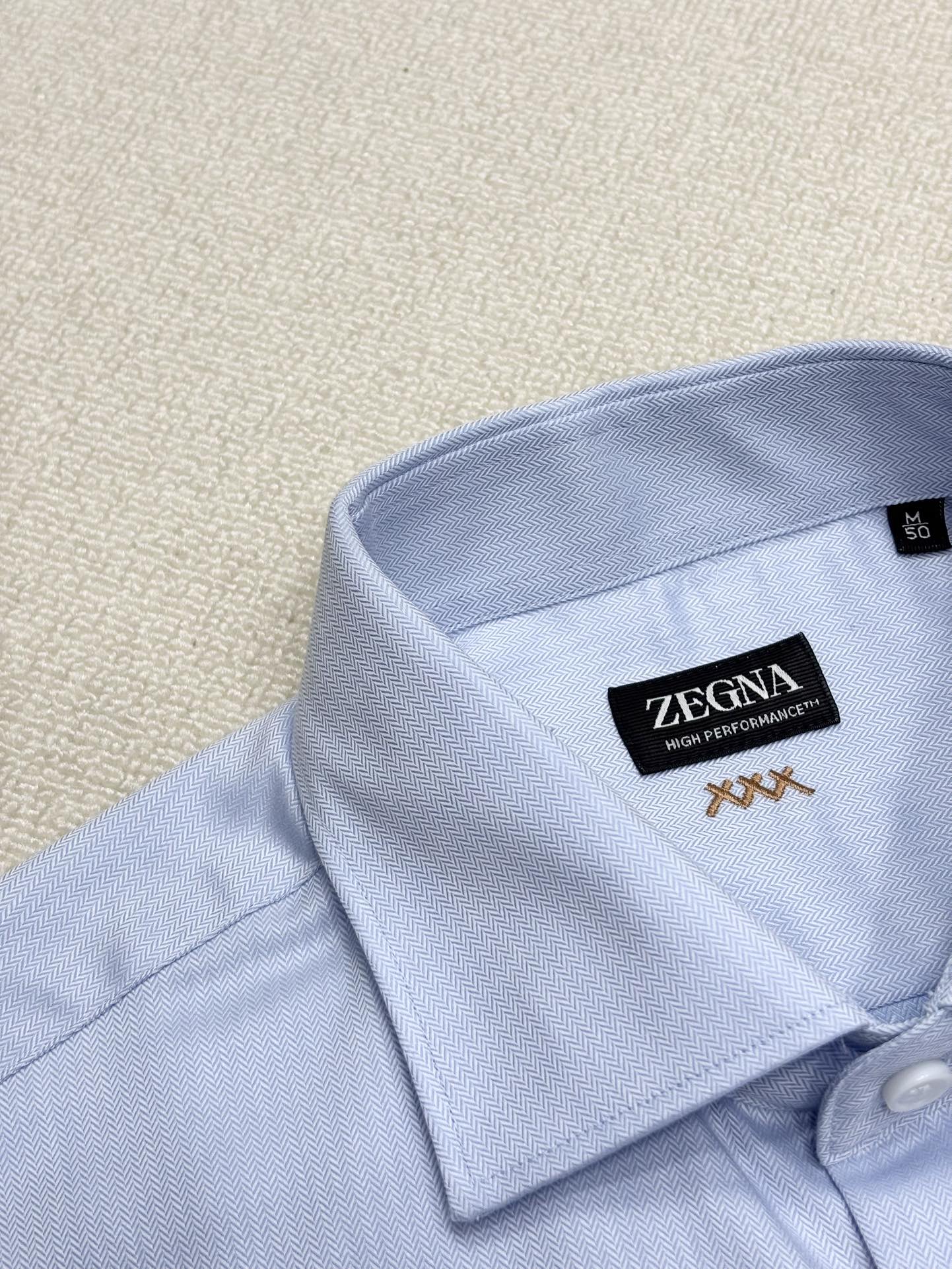 强势上新，新款不断！！！新款衬衫，高级面料高级做工，顶级品质！！！S一XXLS穿125左右m穿140左右