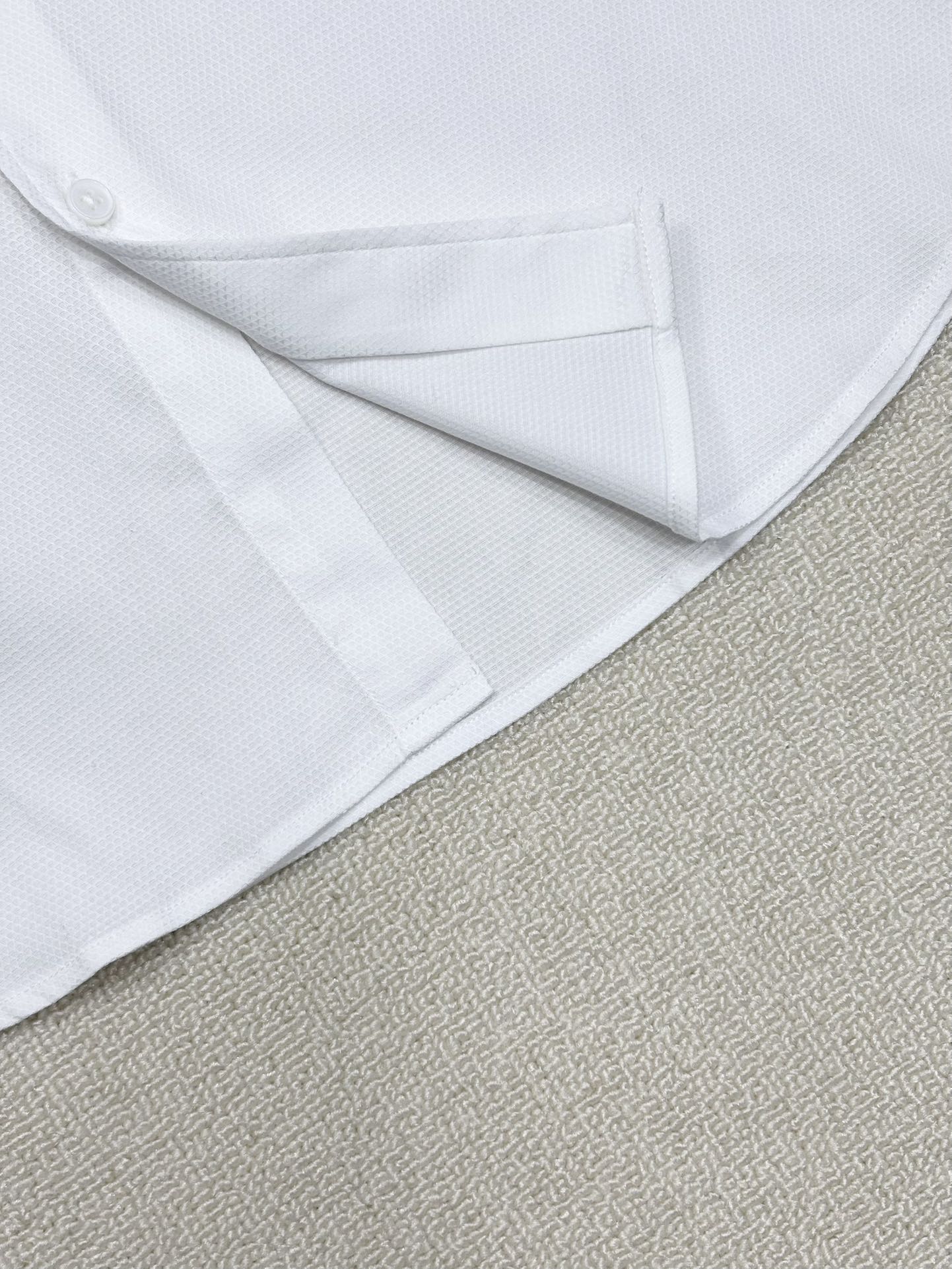 强势上新，新款不断！！！新款衬衫，高级面料高级做工，顶级品质！！！S一XXLS穿125左右m穿140左右