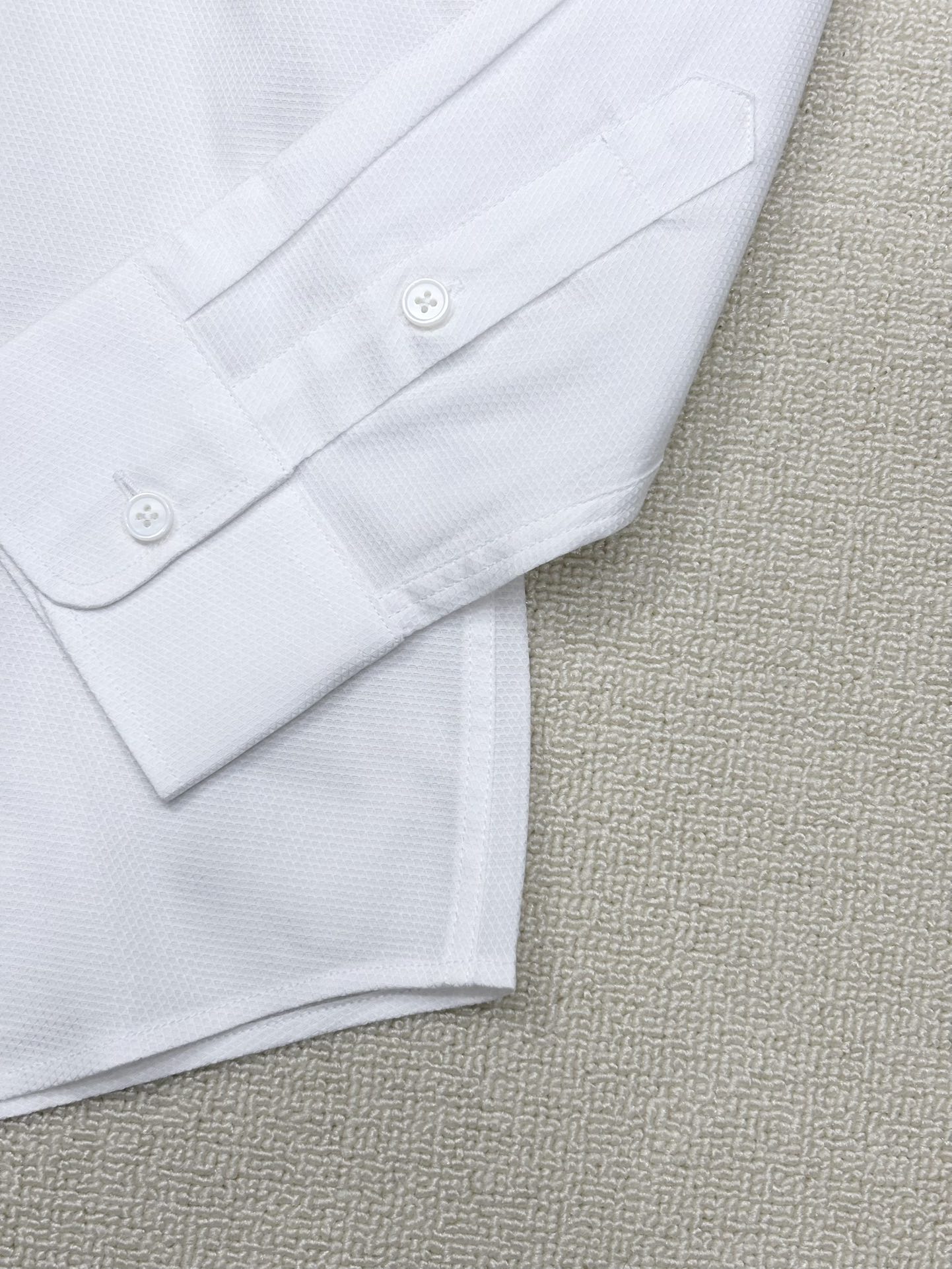 强势上新，新款不断！！！新款衬衫，高级面料高级做工，顶级品质！！！S一XXLS穿125左右m穿140左右