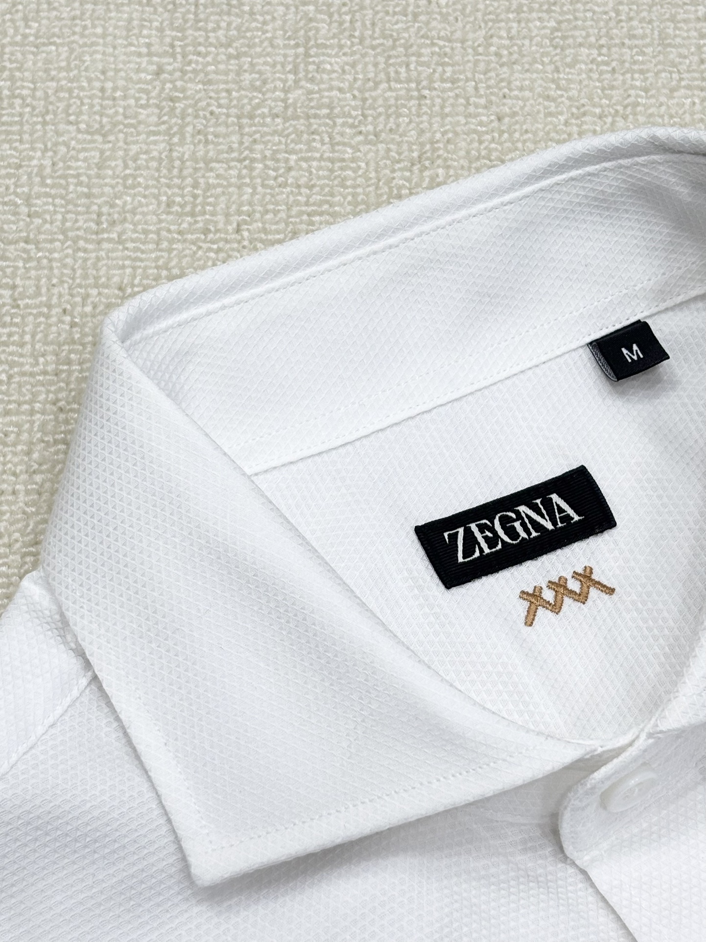 强势上新，新款不断！！！新款衬衫，高级面料高级做工，顶级品质！！！S一XXLS穿125左右m穿140左右