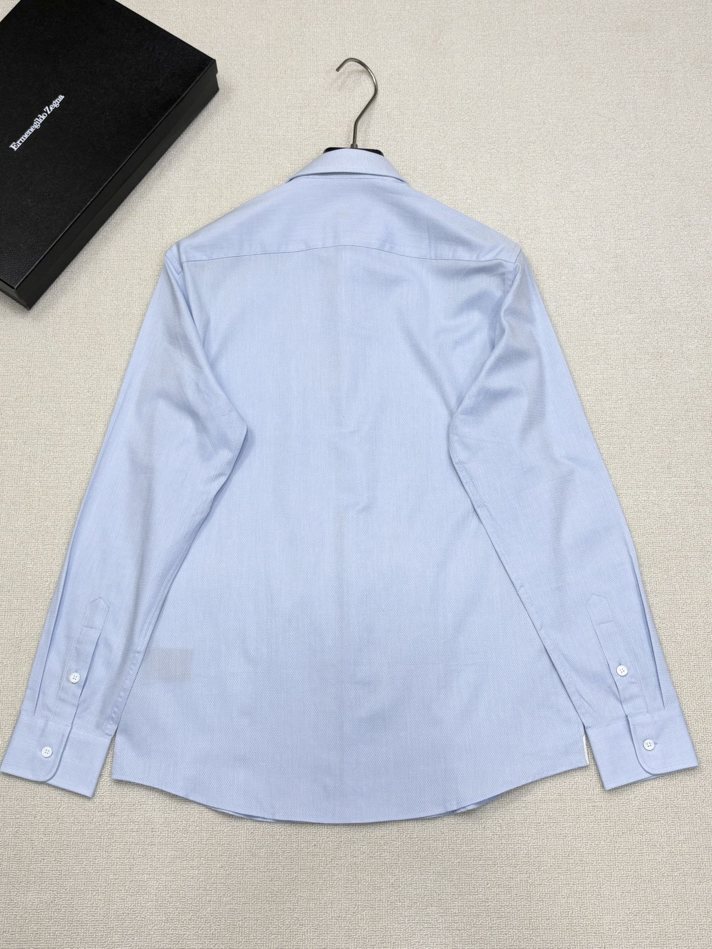 强势上新，新款不断！！！新款衬衫，高级面料高级做工，顶级品质！！！S一XXLS穿125左右m穿140左右