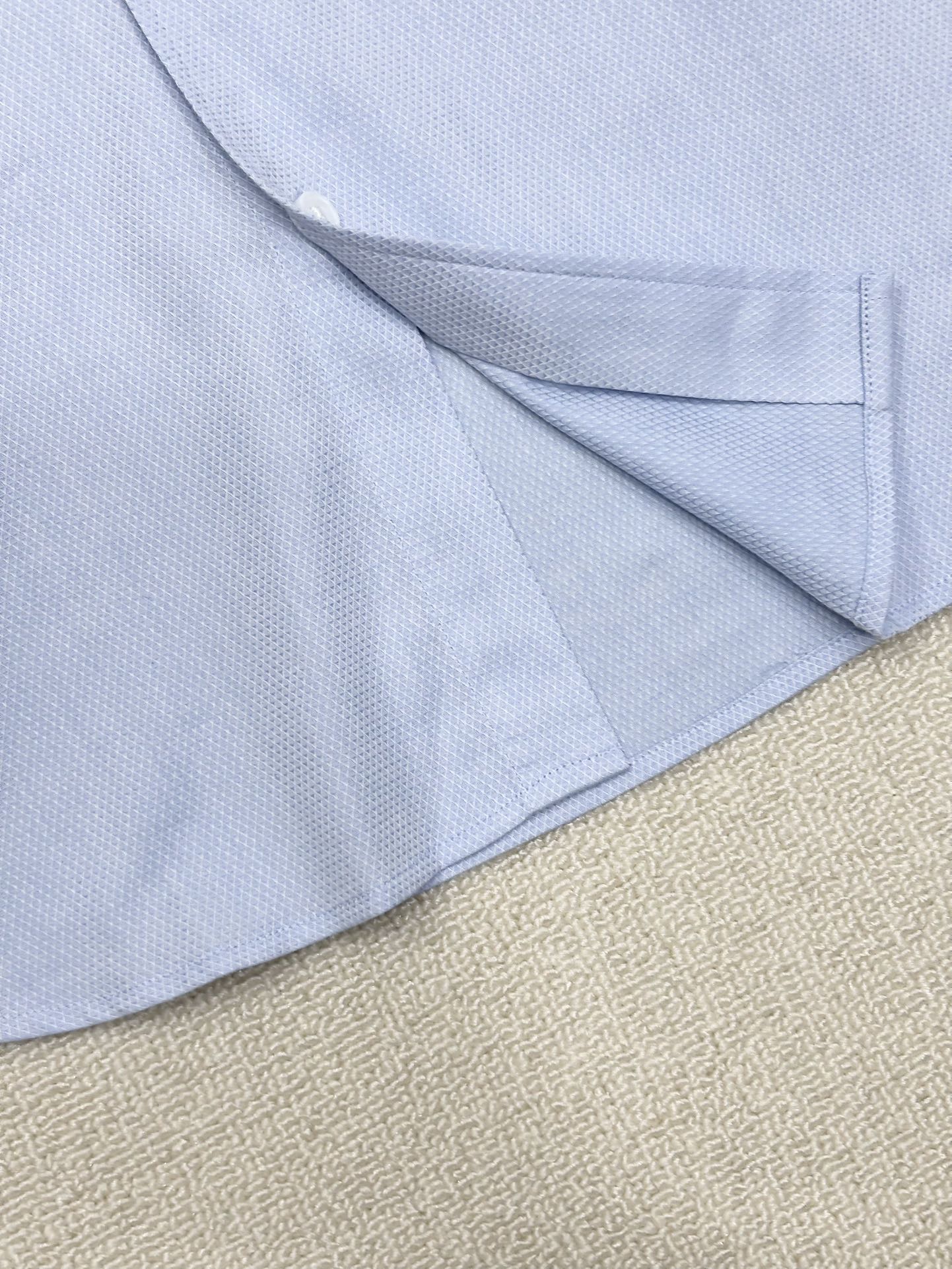 强势上新，新款不断！！！新款衬衫，高级面料高级做工，顶级品质！！！S一XXLS穿125左右m穿140左右