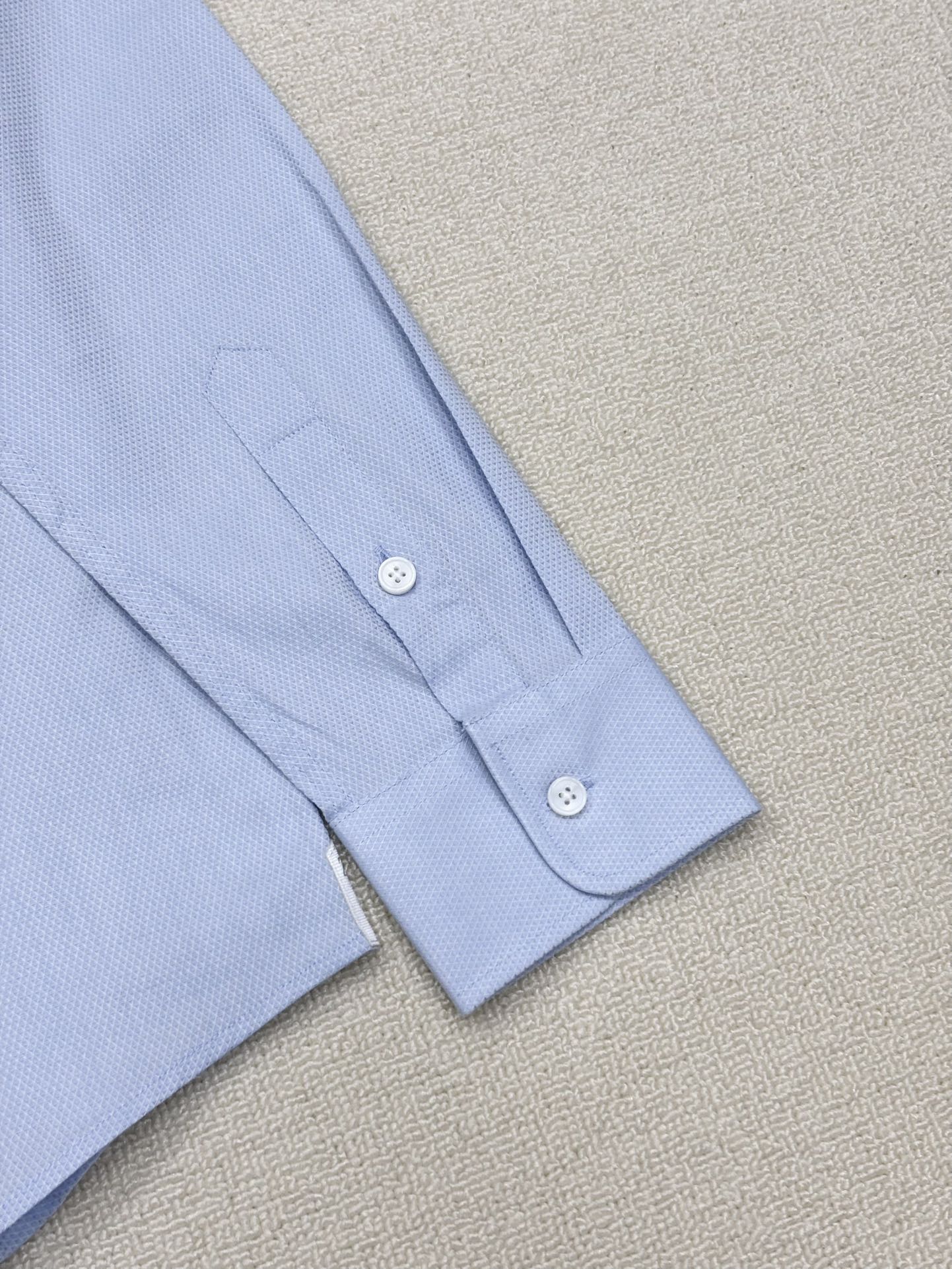 强势上新，新款不断！！！新款衬衫，高级面料高级做工，顶级品质！！！S一XXLS穿125左右m穿140左右