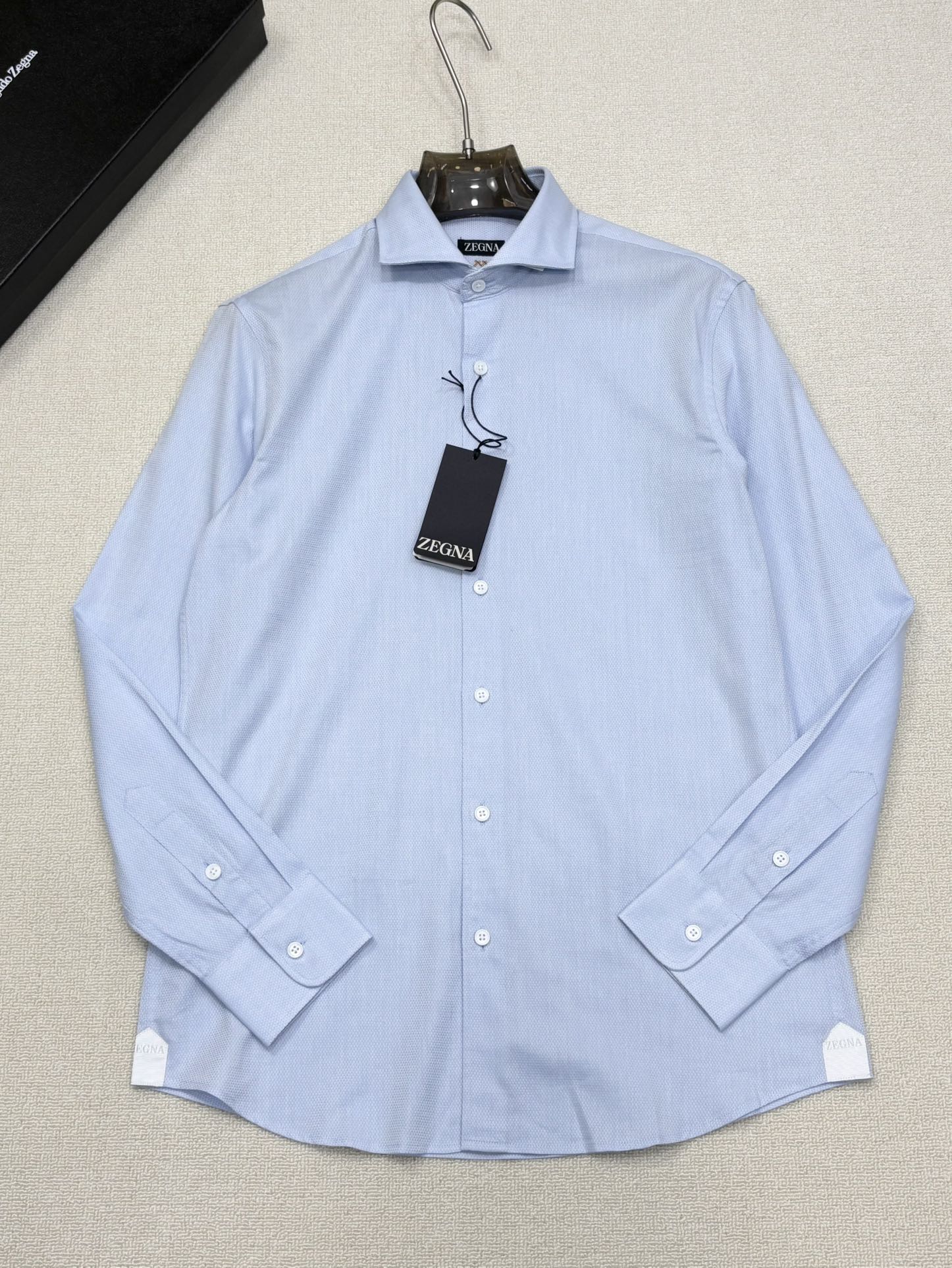 强势上新，新款不断！！！新款衬衫，高级面料高级做工，顶级品质！！！S一XXLS穿125左右m穿140左右