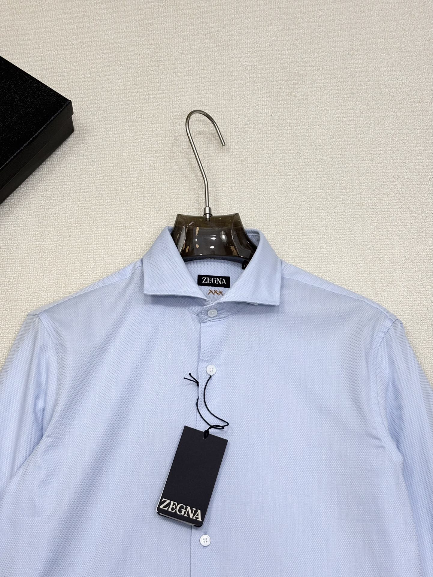 强势上新，新款不断！！！新款衬衫，高级面料高级做工，顶级品质！！！S一XXLS穿125左右m穿140左右