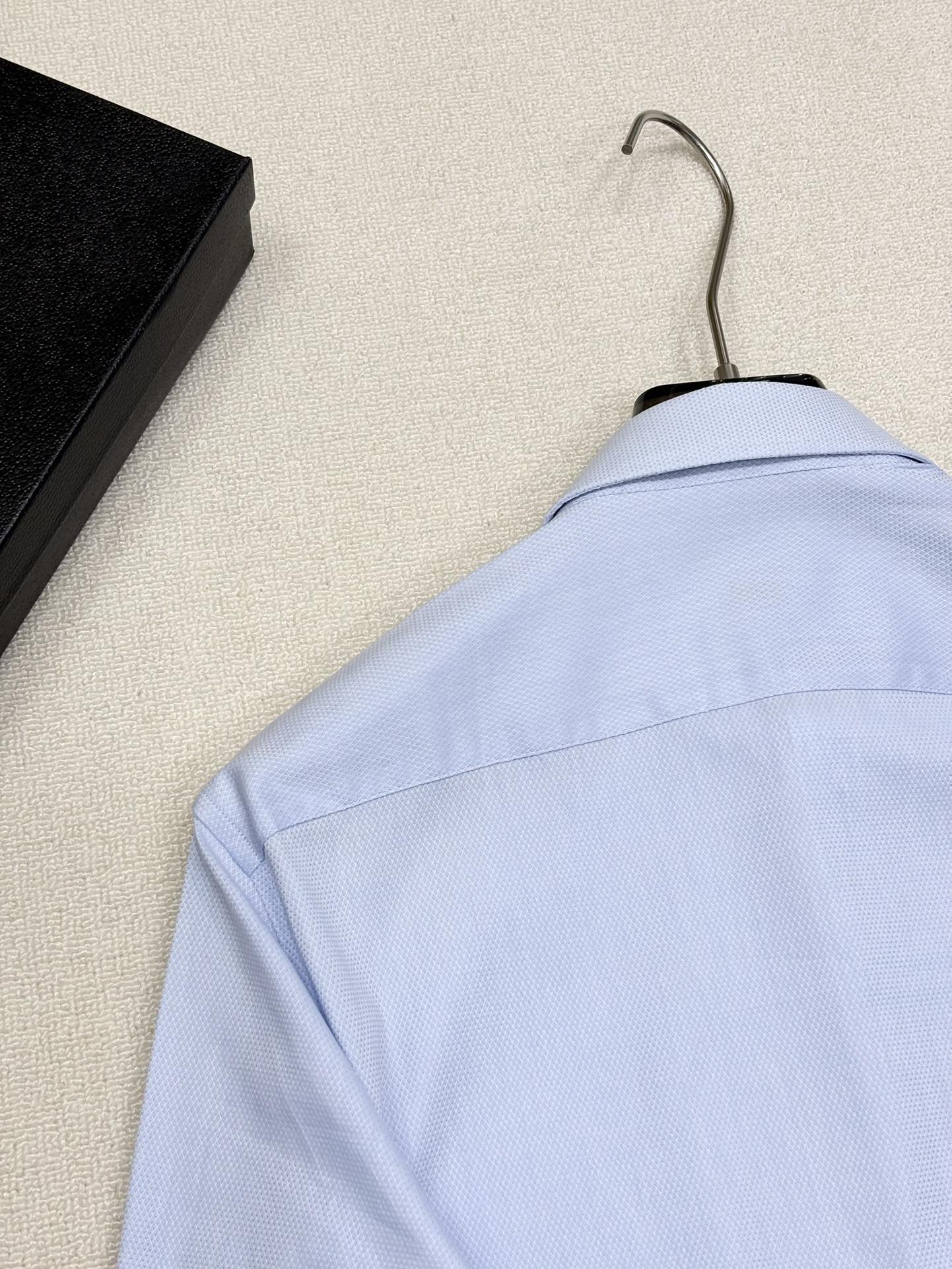 强势上新，新款不断！！！新款衬衫，高级面料高级做工，顶级品质！！！S一XXLS穿125左右m穿140左右