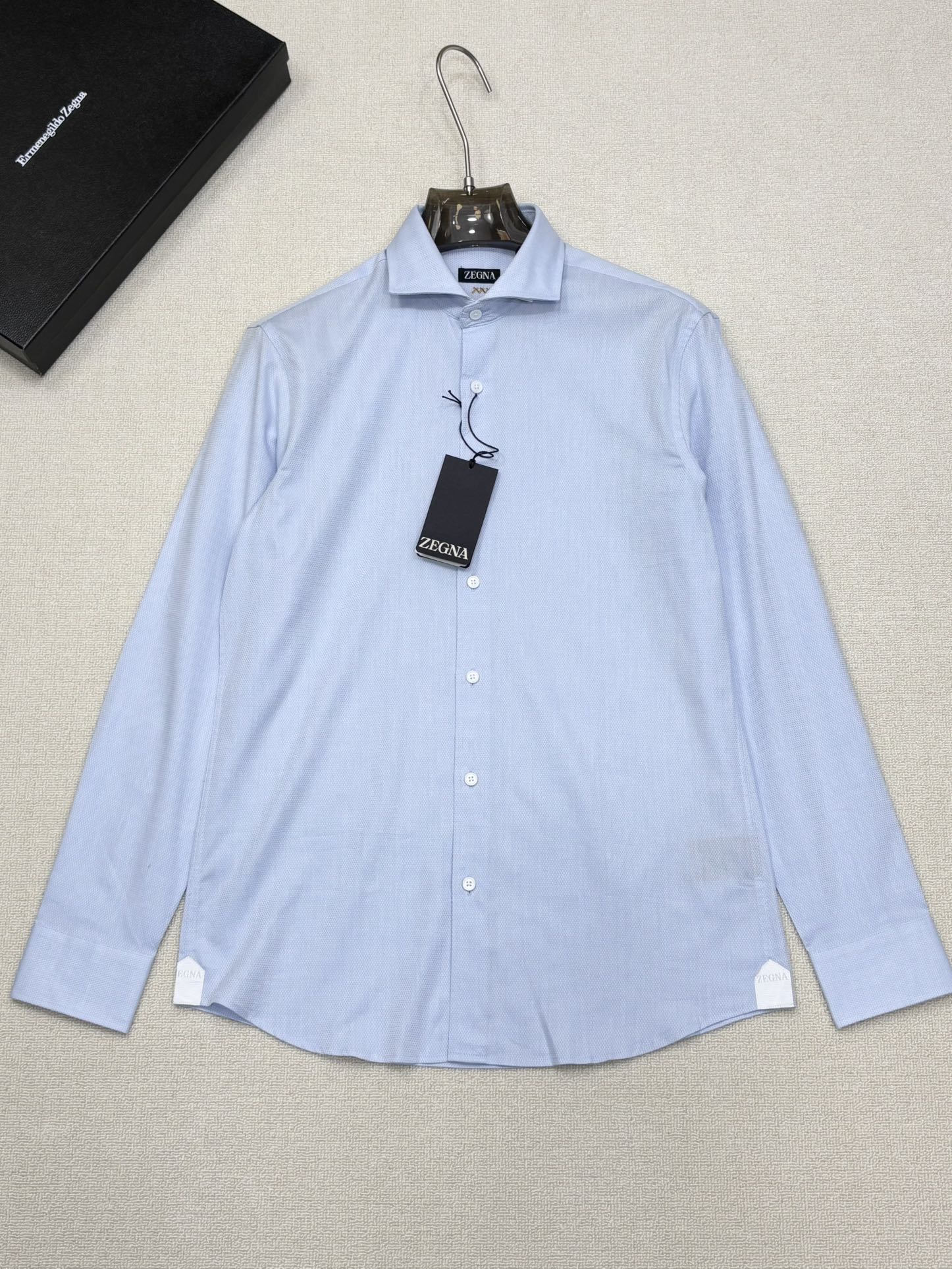 强势上新，新款不断！！！新款衬衫，高级面料高级做工，顶级品质！！！S一XXLS穿125左右m穿140左右